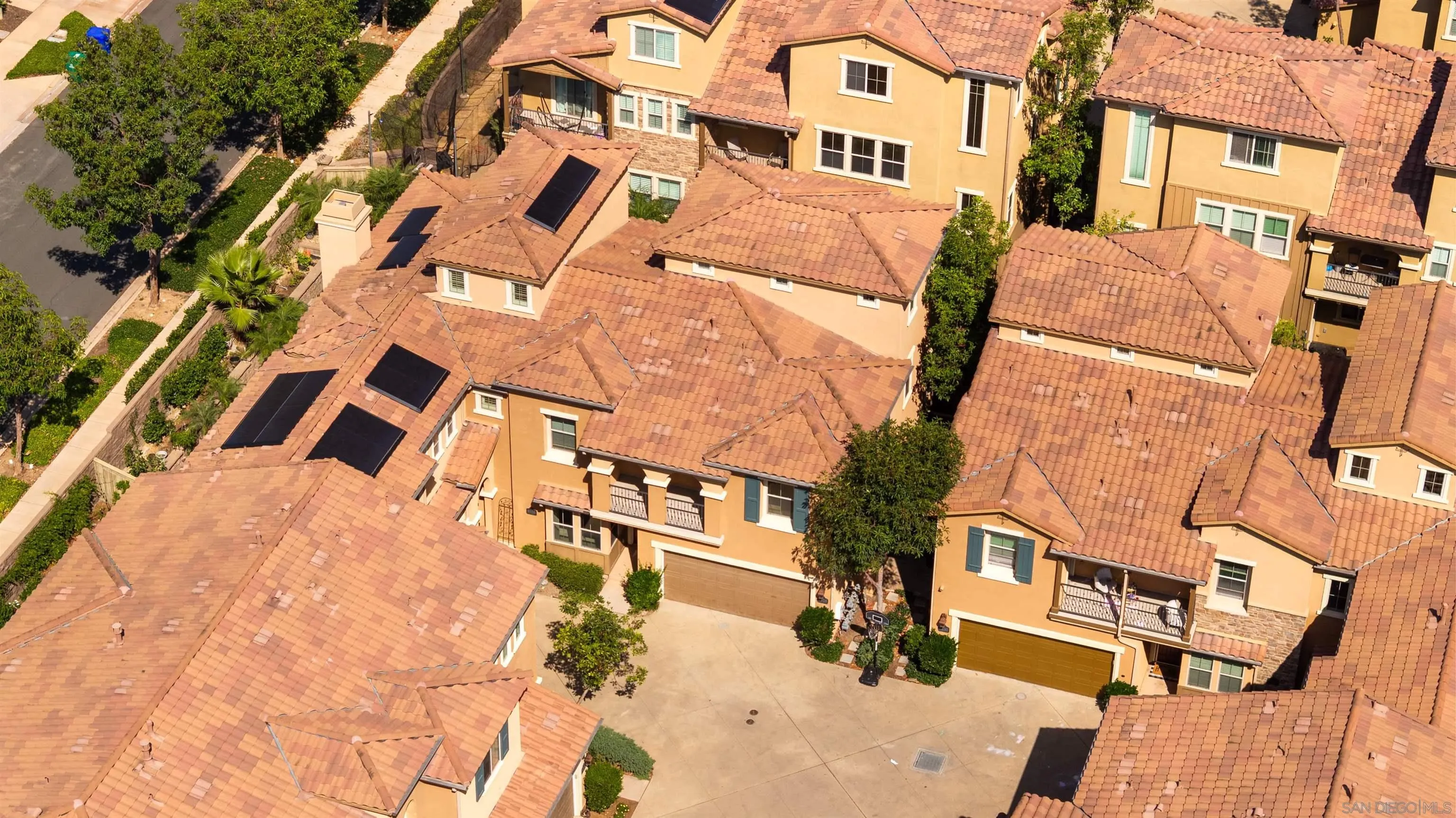 https://cdn.realtyfeed.com/cdn/127/250038012/233c9b9cb127c24a0d47faa55fe414b7.webp