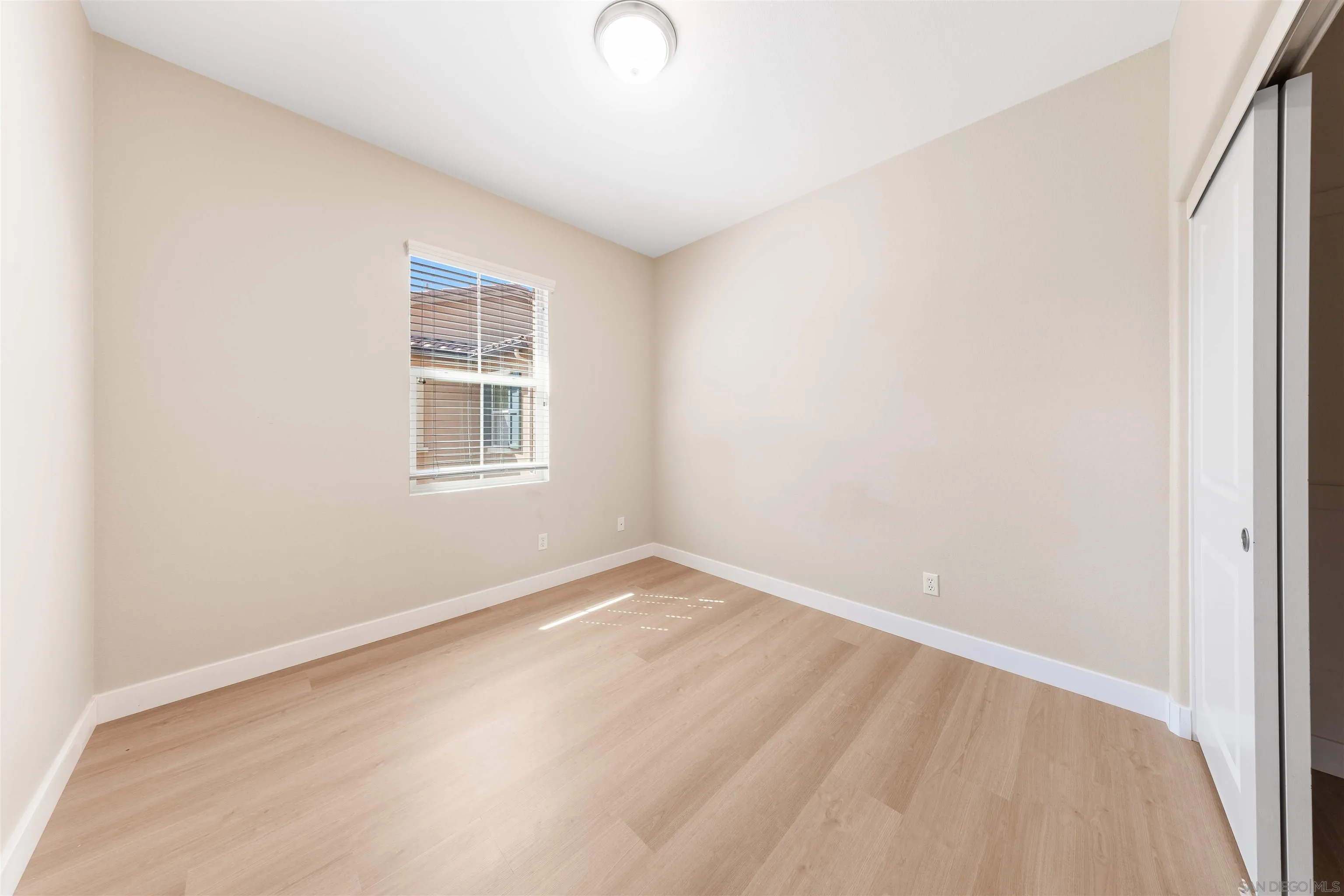 https://cdn.realtyfeed.com/cdn/127/250038012/5f028ca229af3d8528f92929aef847b6.webp