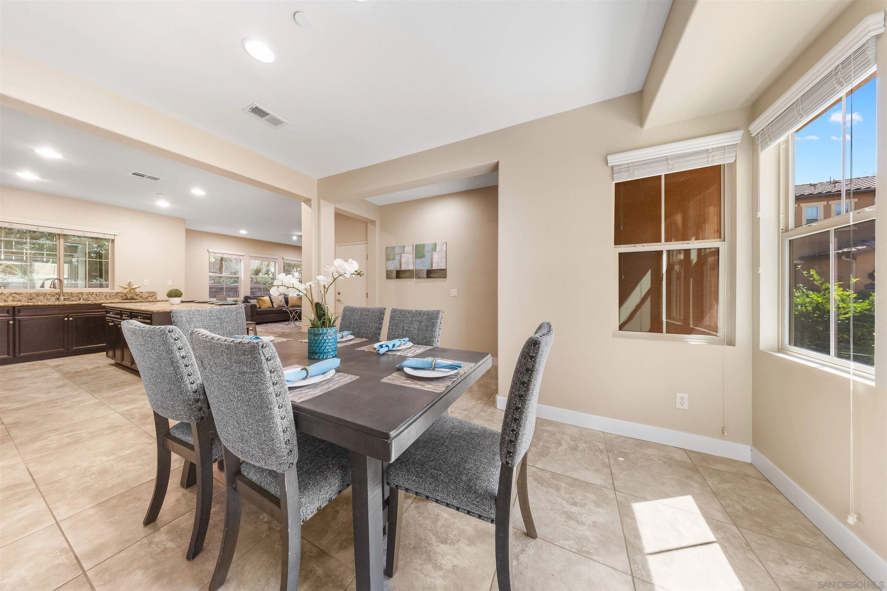 https://cdn.realtyfeed.com/cdn/127/250038012/d6e0bba00a1a42d24a1c66ef280aee75.webp