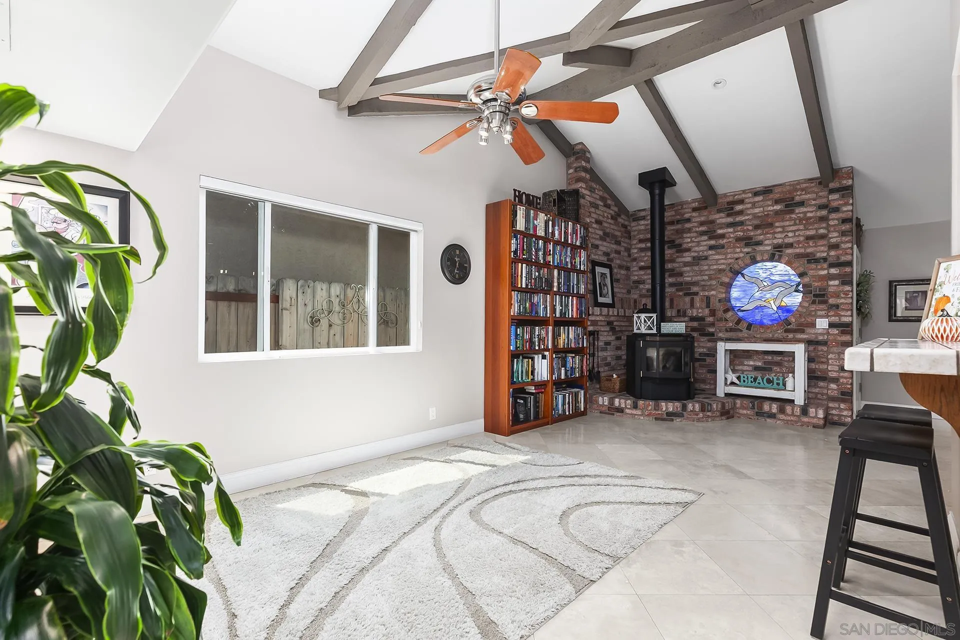 https://cdn.realtyfeed.com/cdn/127/250038013/4bd055762d2ea1547ecded0334276d22.webp
