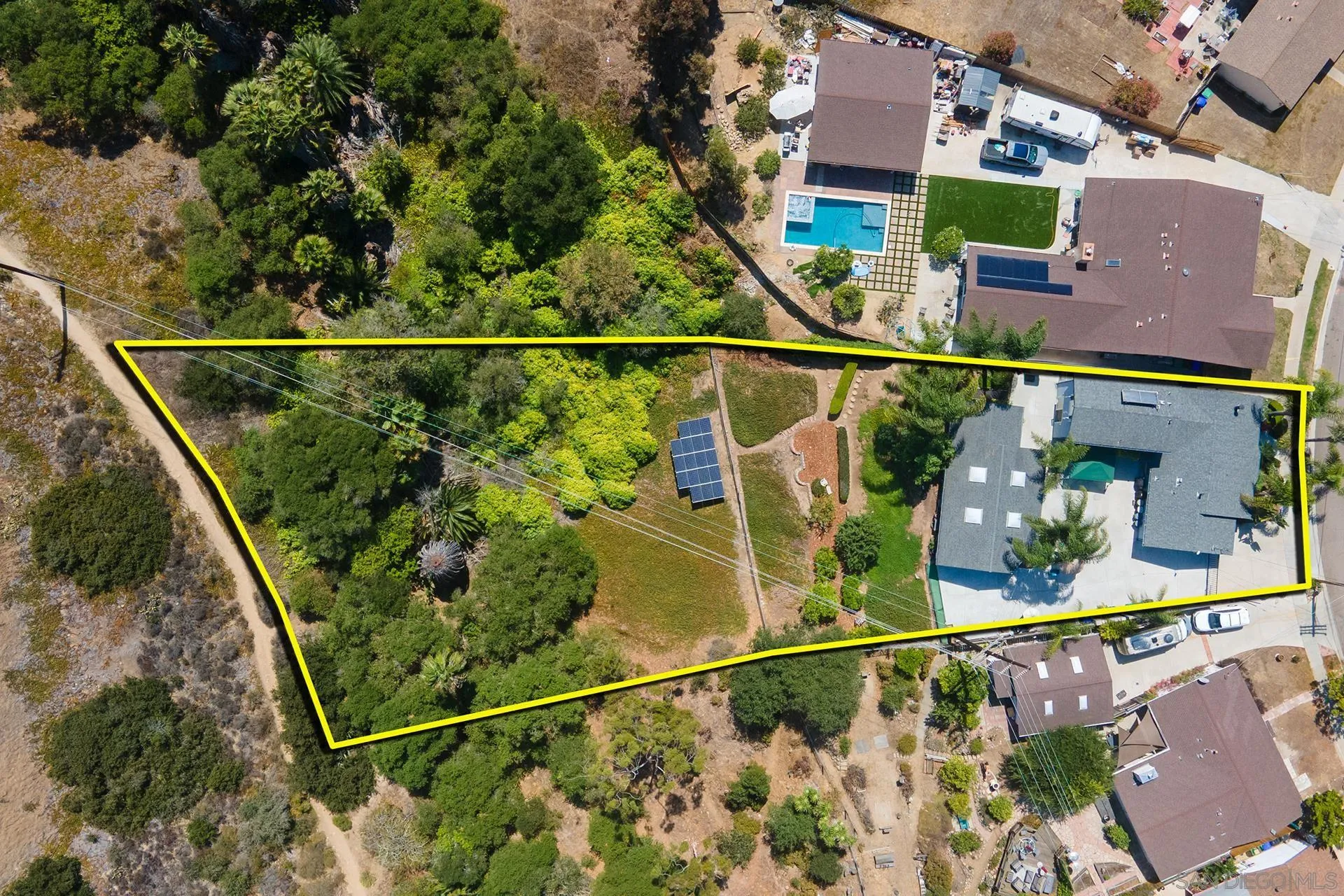 https://cdn.realtyfeed.com/cdn/127/250038013/da4aa0f041d3f41c73246b5f6c45c19b.webp