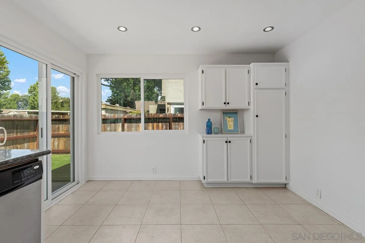 https://cdn.realtyfeed.com/cdn/127/250038015/1b1db1728ddbfa2170ff46b9547b3022.webp