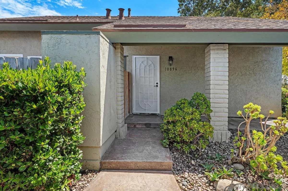 https://cdn.realtyfeed.com/cdn/127/250038015/5caab2da2a32a537bce7d3a8e3d2b7be.webp