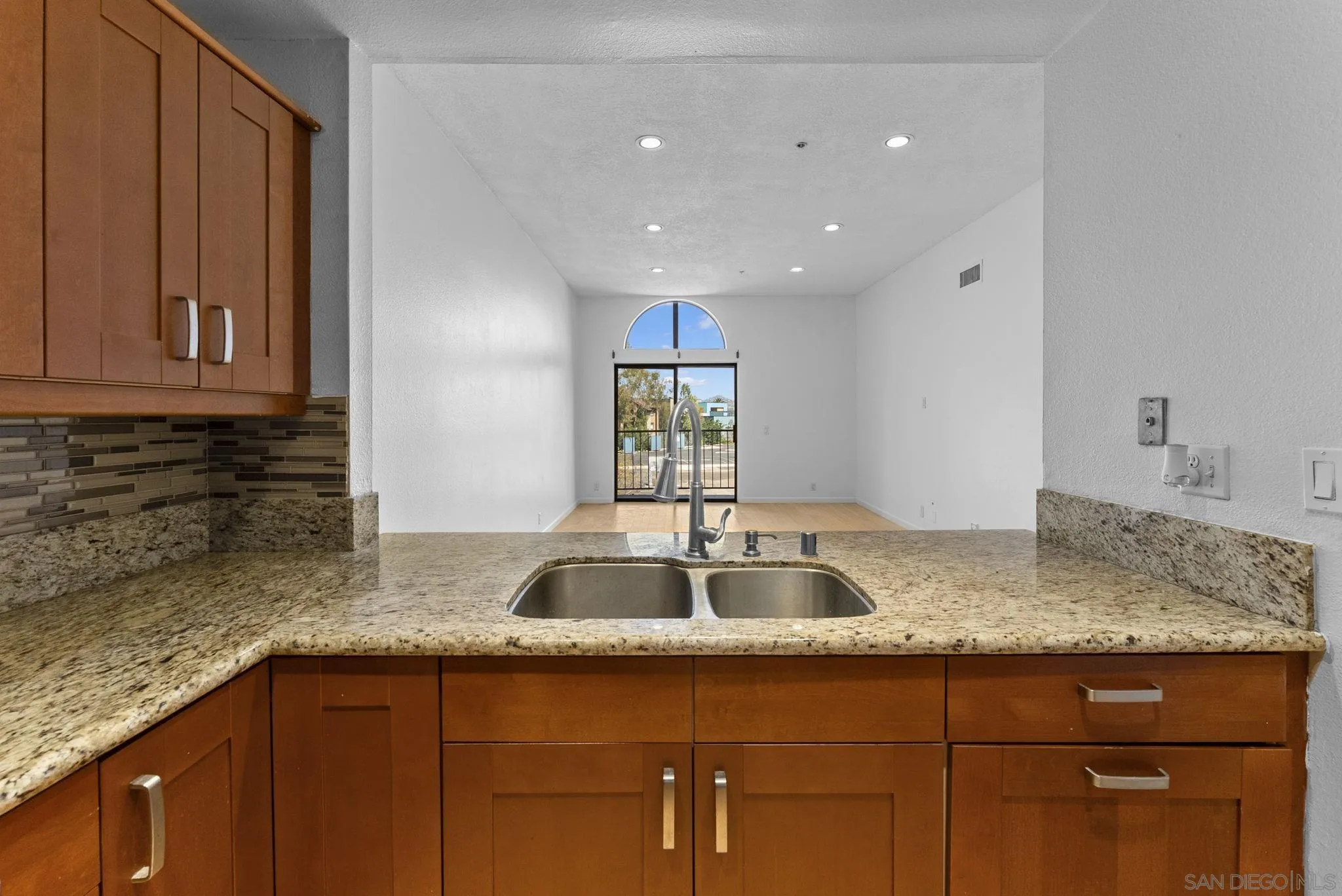Photo #5: 250038016 Listing 