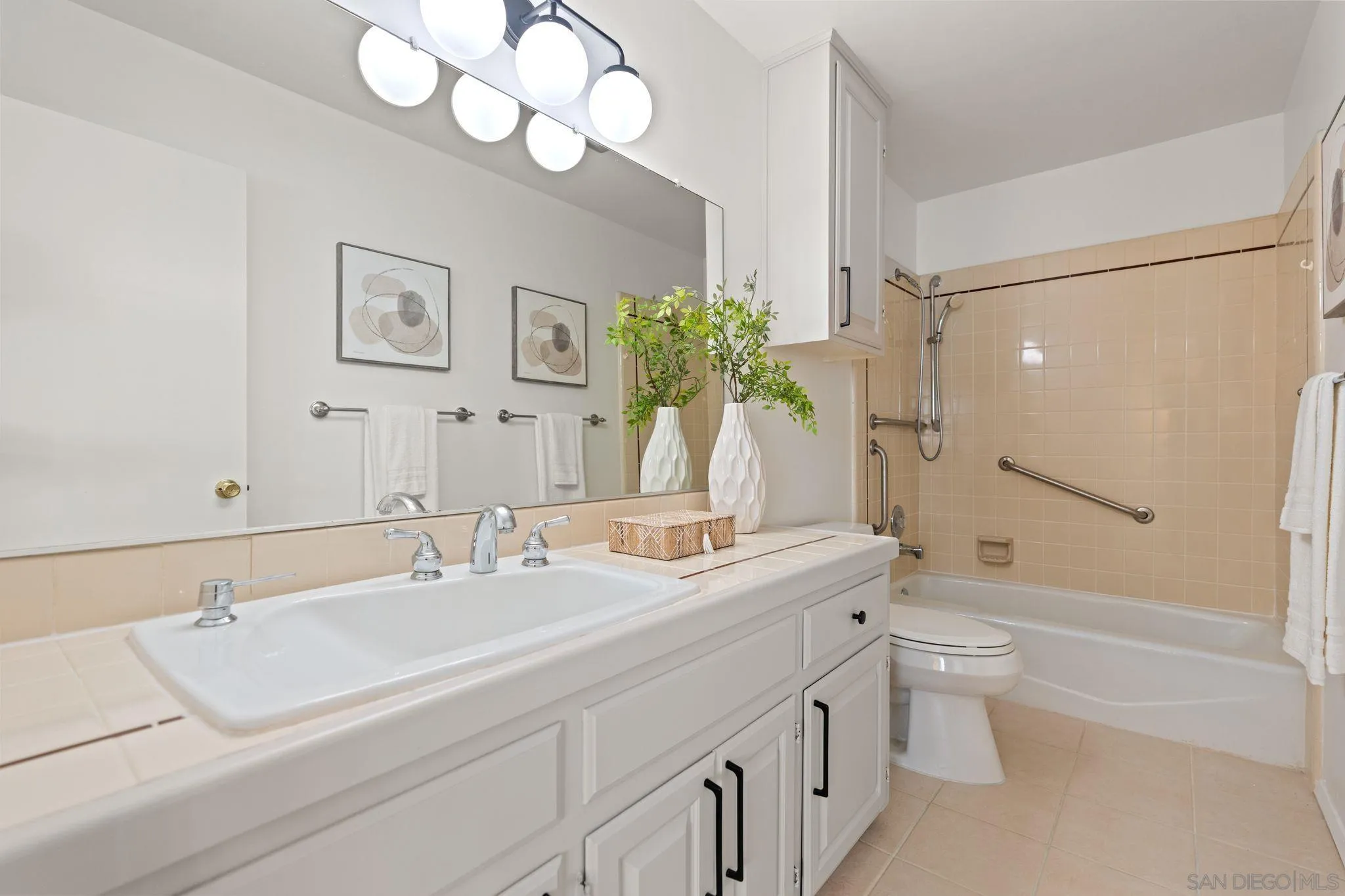 https://cdn.realtyfeed.com/cdn/127/250038023/b392b27e1d694fe2fd5de90b2fca021a.webp