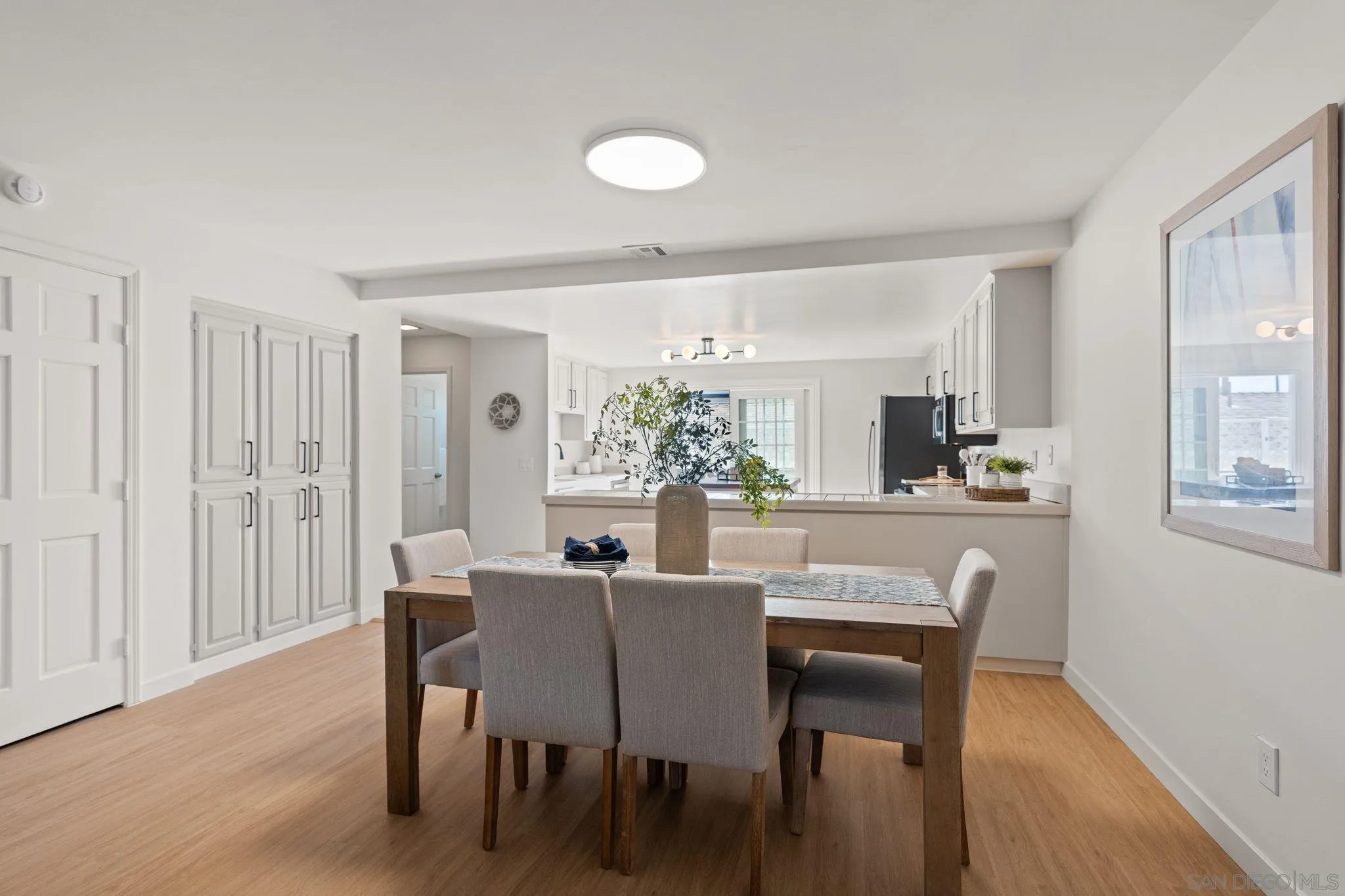 https://cdn.realtyfeed.com/cdn/127/250038023/ee3e87198ef12b23c3dd5f180f28bbf0.webp