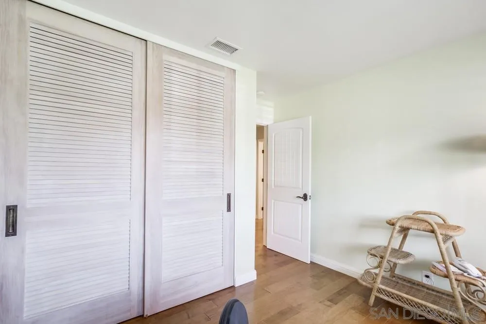 https://cdn.realtyfeed.com/cdn/127/250038024/1afb9ba5b3c2d0f7a7b93619b0f31e8f.webp
