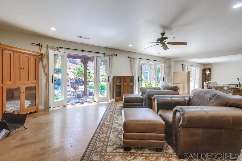 https://cdn.realtyfeed.com/cdn/127/250038024/4586121fb41e8f6b969dcf84f43ef50b.webp