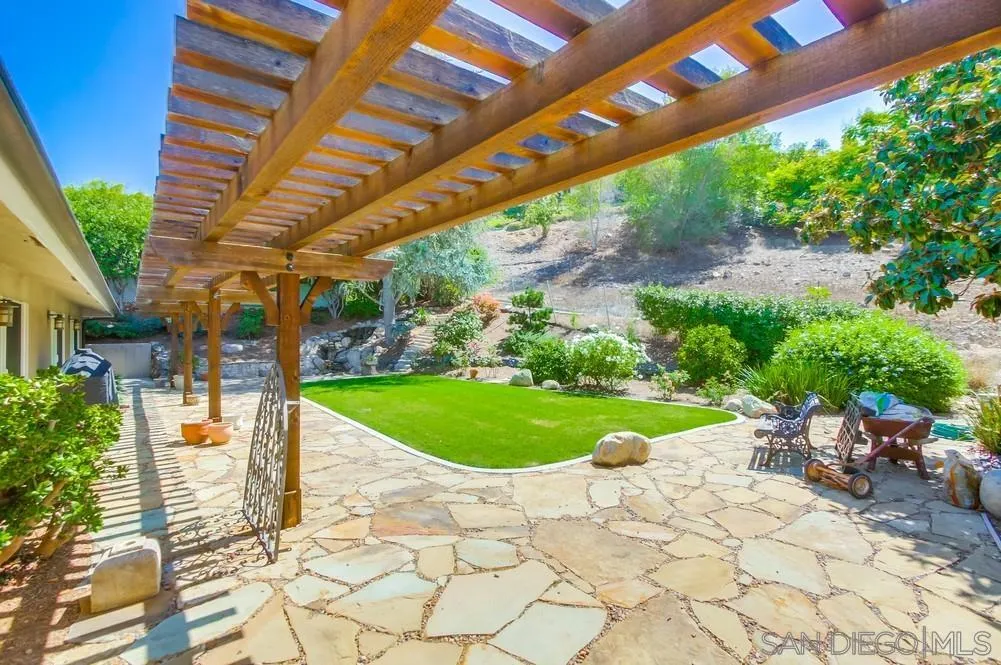 https://cdn.realtyfeed.com/cdn/127/250038024/b440f978c2f51ffa9d376a47ee3acdb3.webp