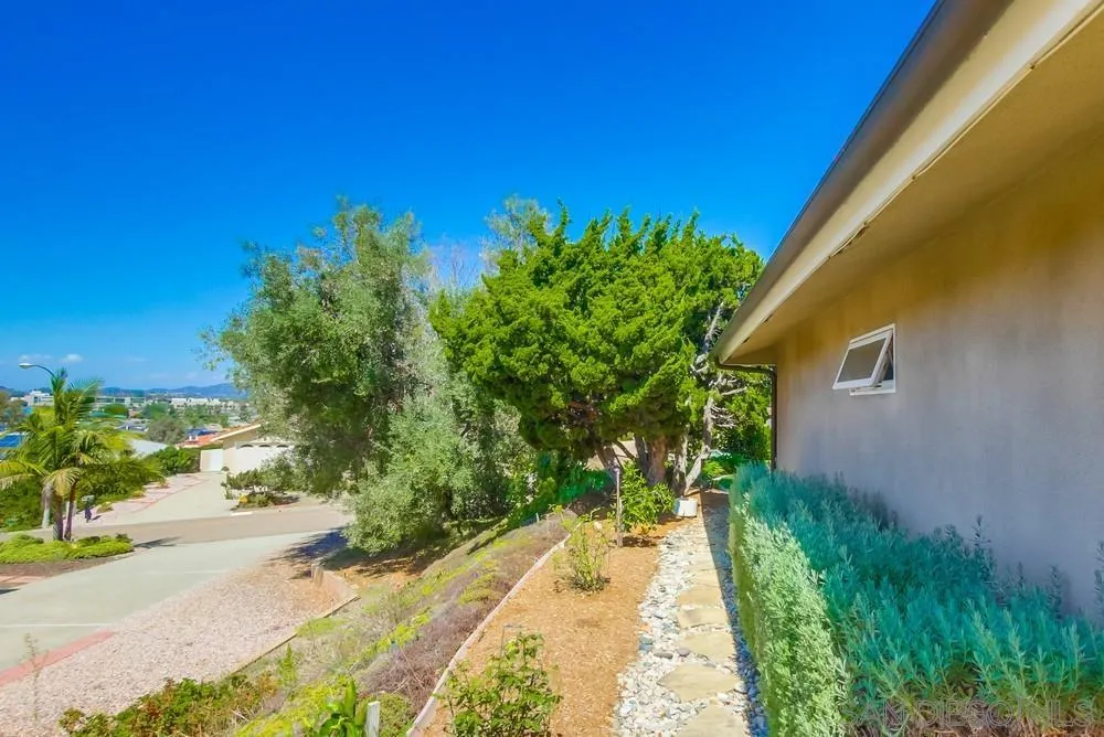 https://cdn.realtyfeed.com/cdn/127/250038024/ba51b8f28355bd3e4ca671db7d415f95.webp