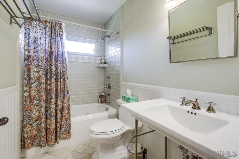 https://cdn.realtyfeed.com/cdn/127/250038024/d6ad5988bd3842acf26666cc1500a793.webp