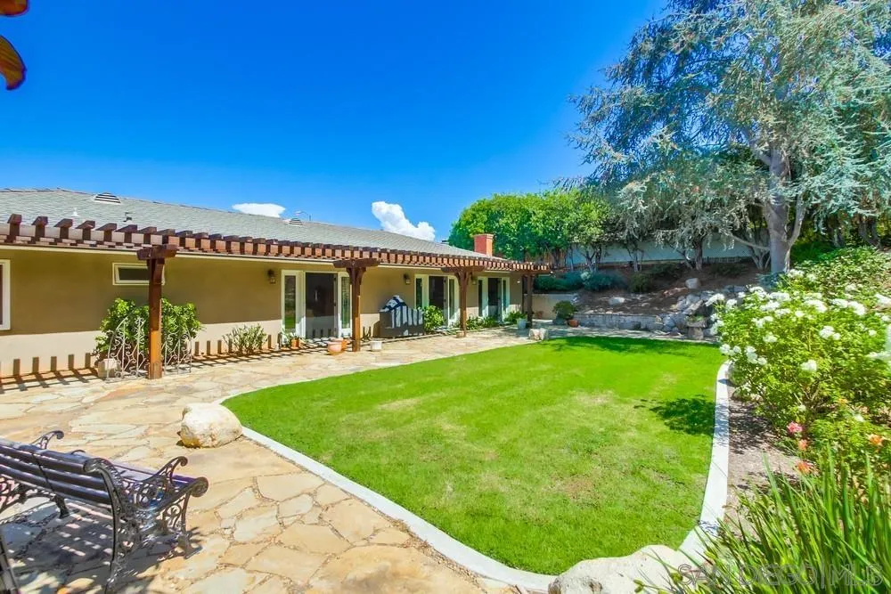 https://cdn.realtyfeed.com/cdn/127/250038024/deaa9deb42e9f6624721cac5b9741f65.webp
