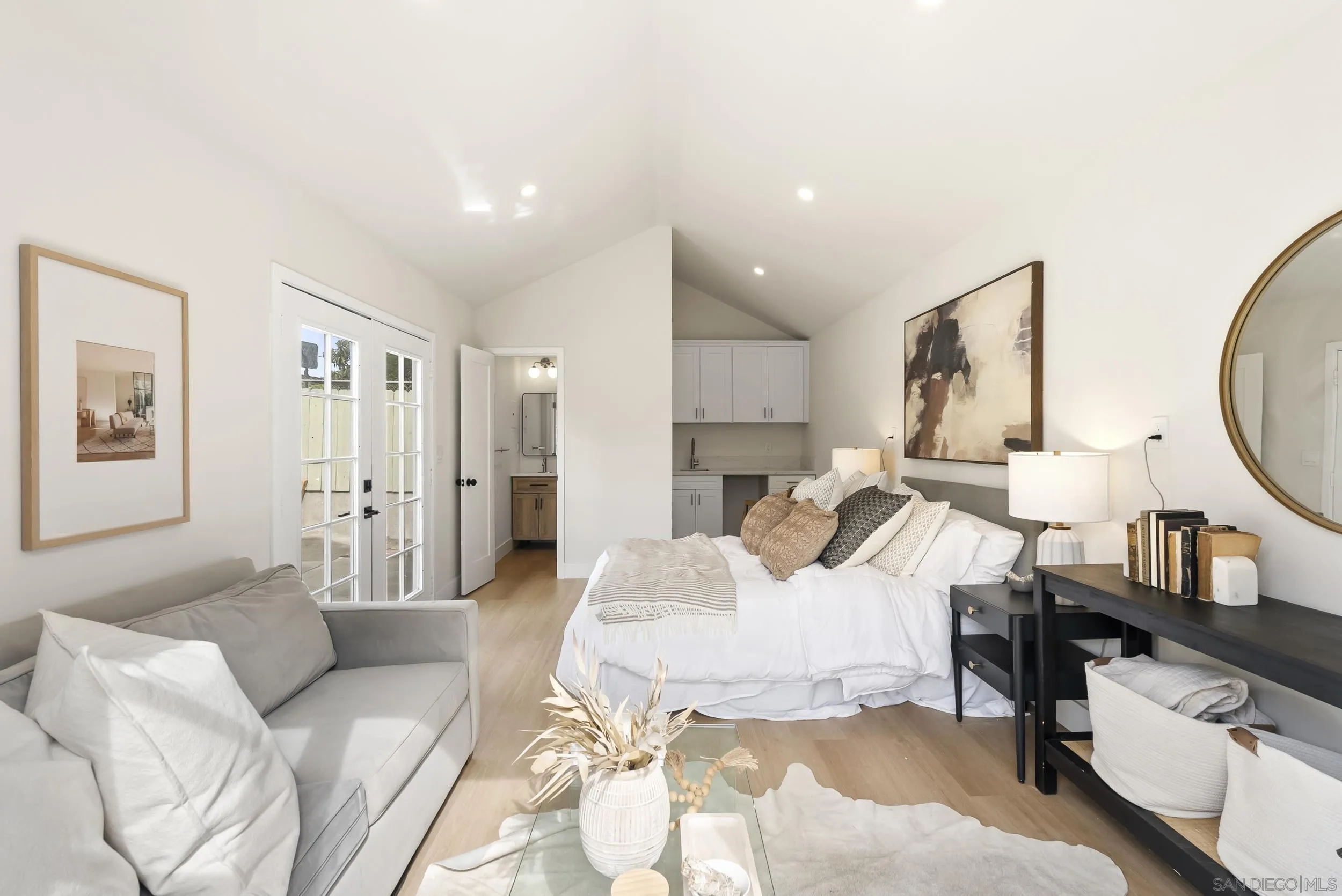 https://cdn.realtyfeed.com/cdn/127/250038028/0cf4becc93316bbdf5e1265f34724f68.webp