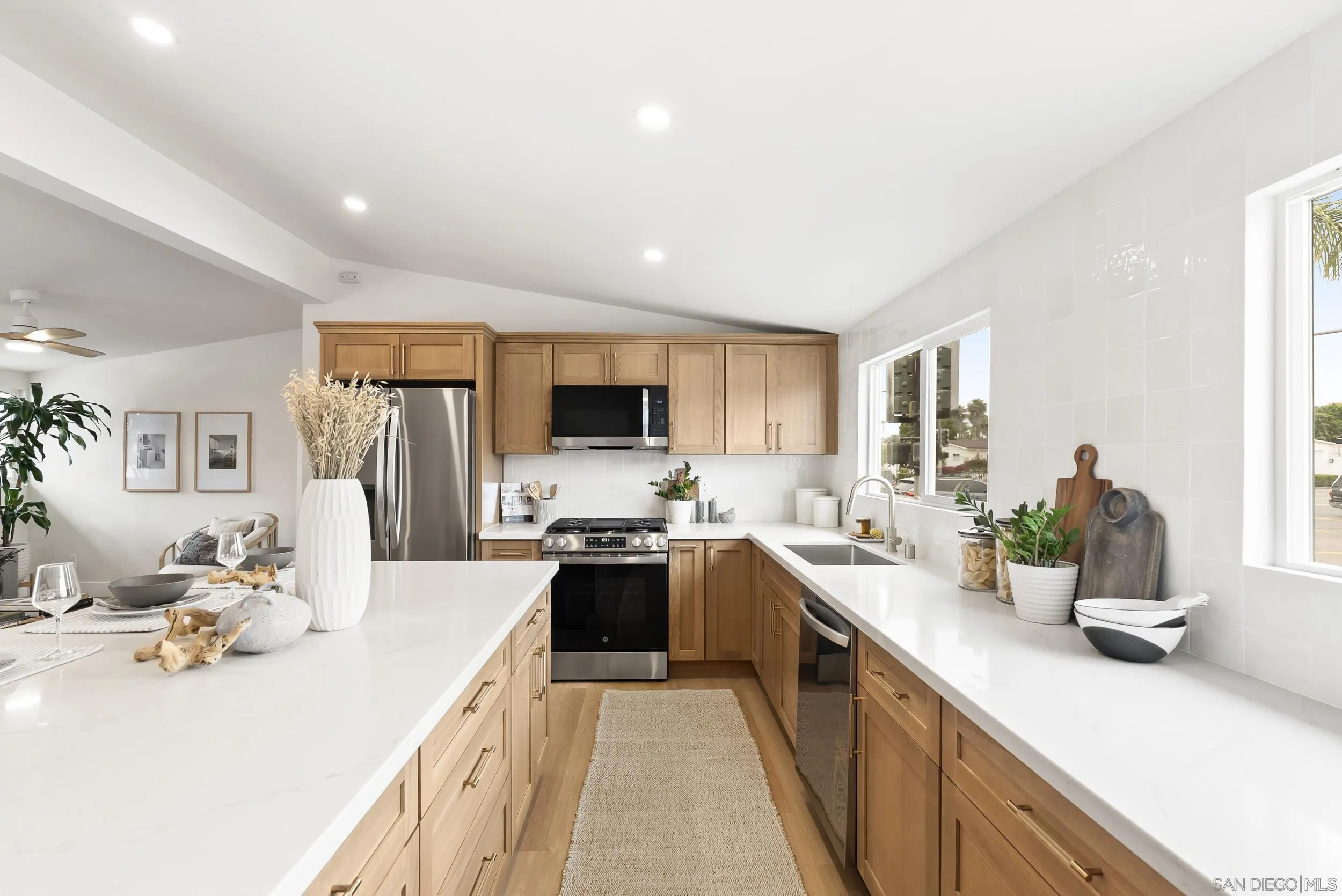 https://cdn.realtyfeed.com/cdn/127/250038028/11d3b3321a79043191bd52cd37b7e99c.webp