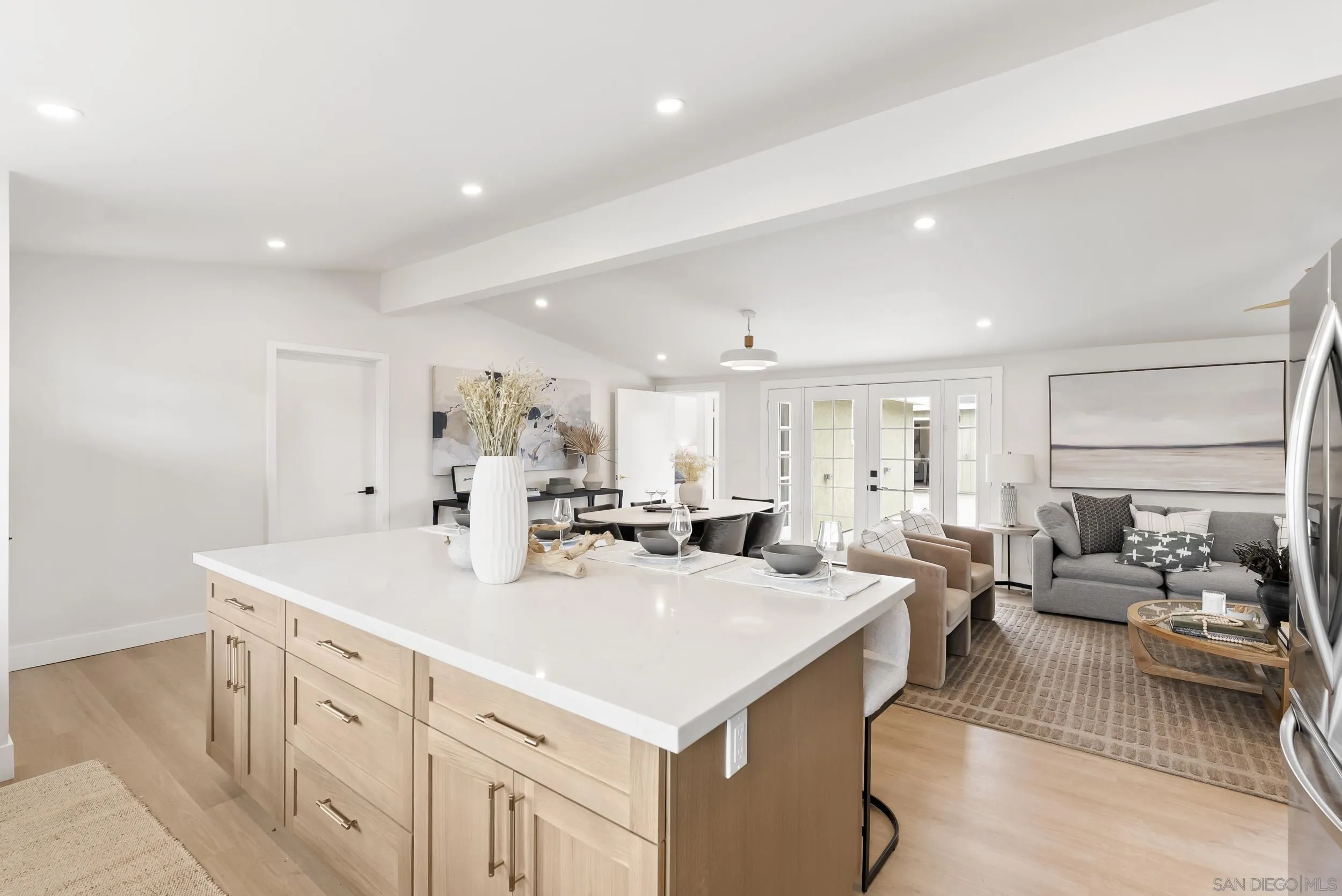 https://cdn.realtyfeed.com/cdn/127/250038028/47ef1be47f505ec131e9795a956de81e.webp