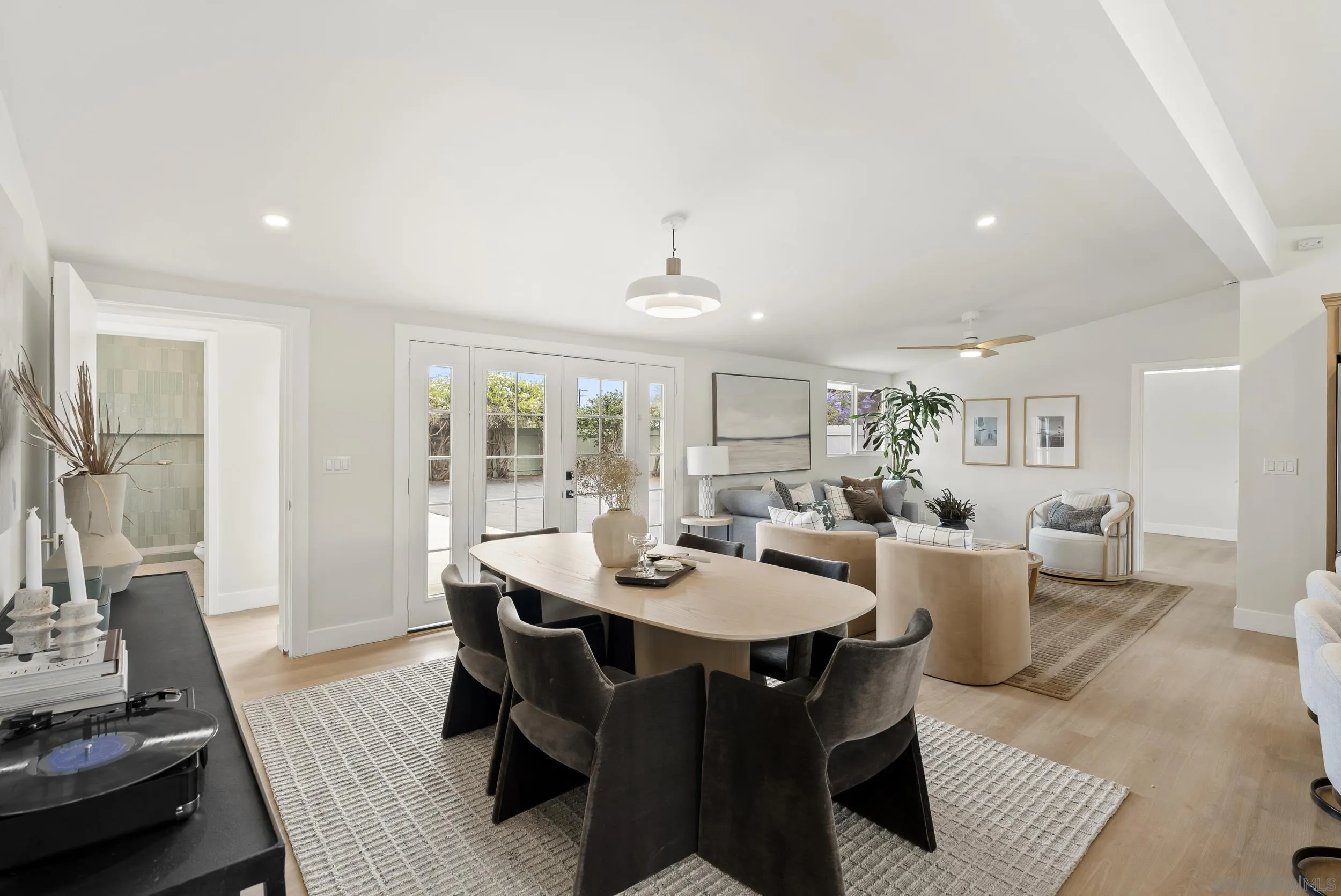 https://cdn.realtyfeed.com/cdn/127/250038028/60b3c818e65aa04e6e42a00f59b1e231.webp