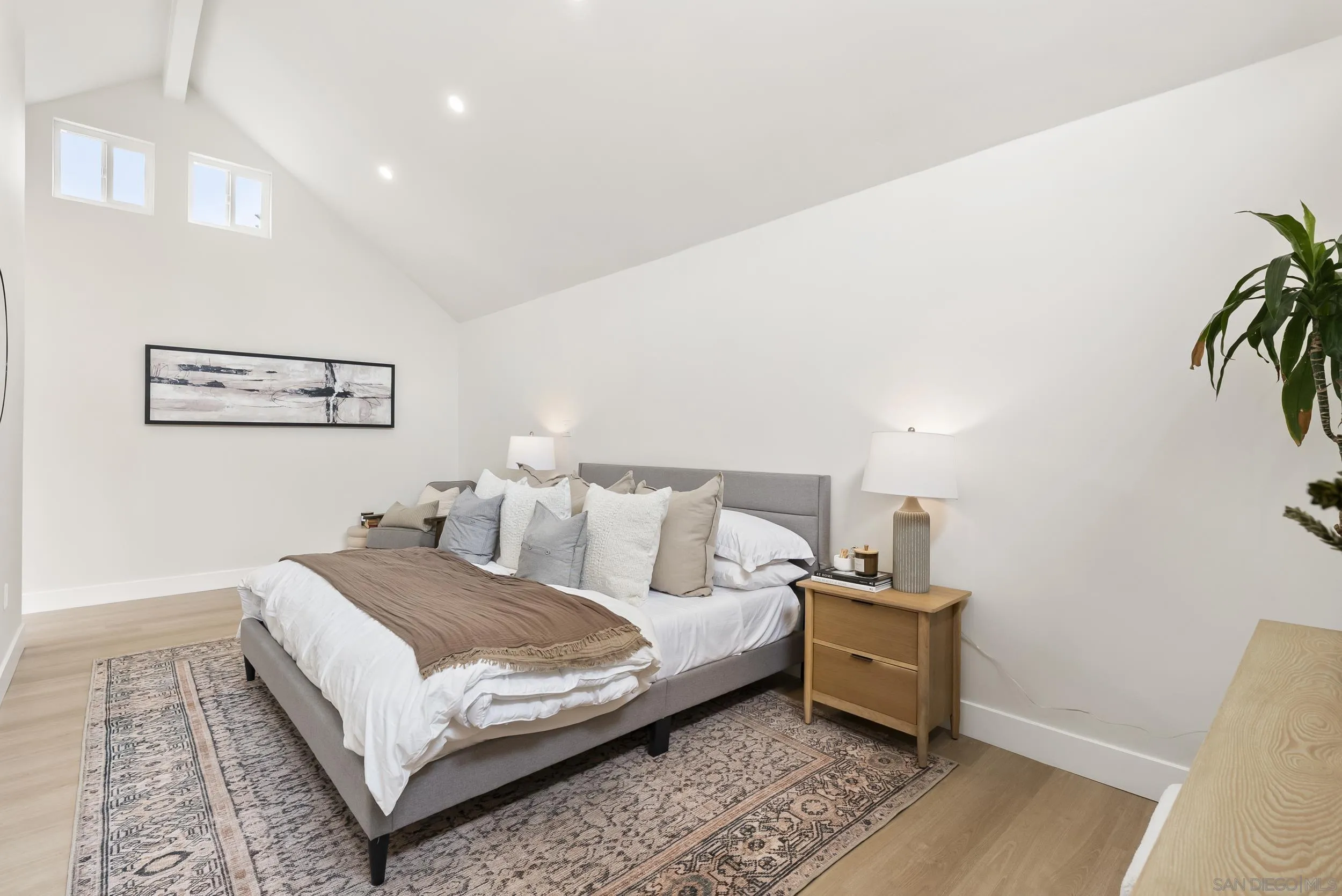https://cdn.realtyfeed.com/cdn/127/250038028/8af7a6a627d6be94ffb4a0447a1c4697.webp