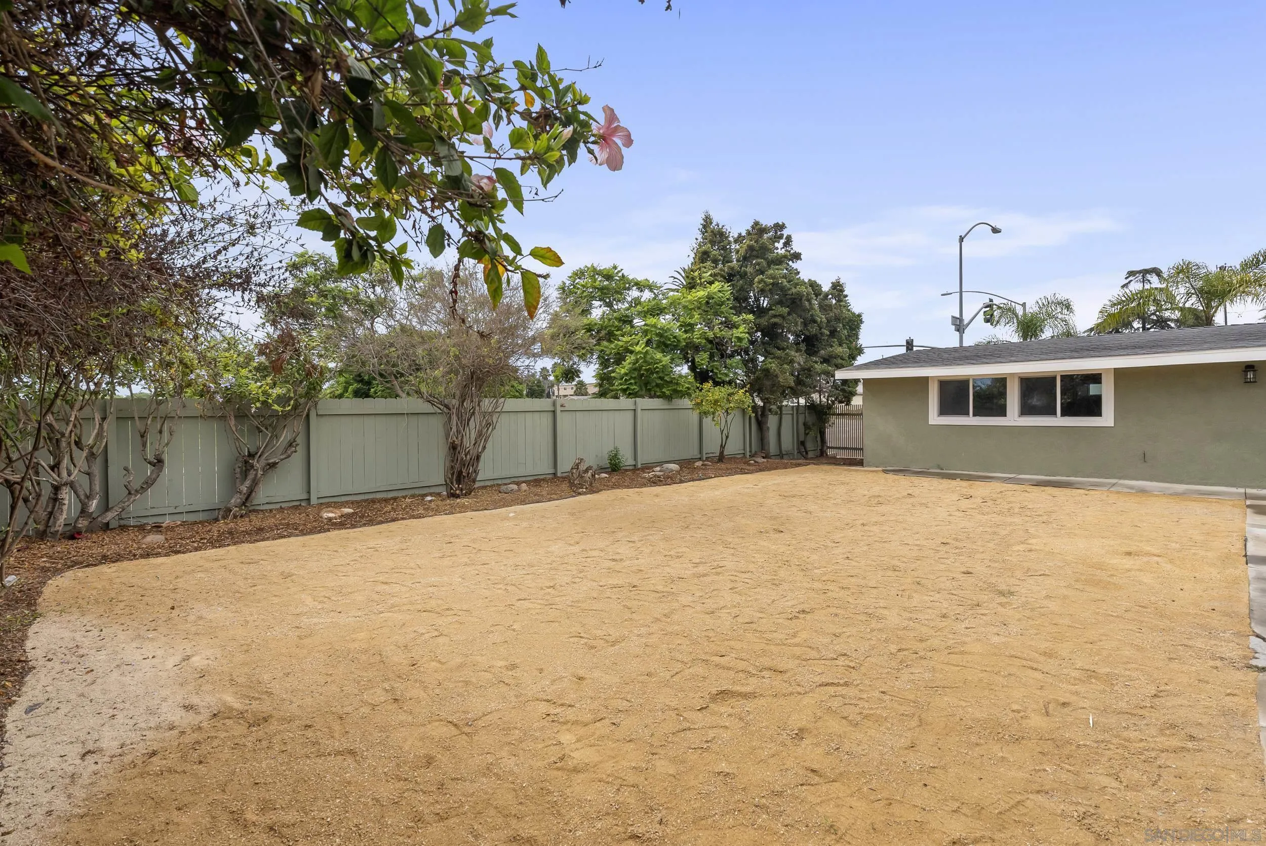 https://cdn.realtyfeed.com/cdn/127/250038028/8b8891f73cfb4290038e835c74303c6b.webp