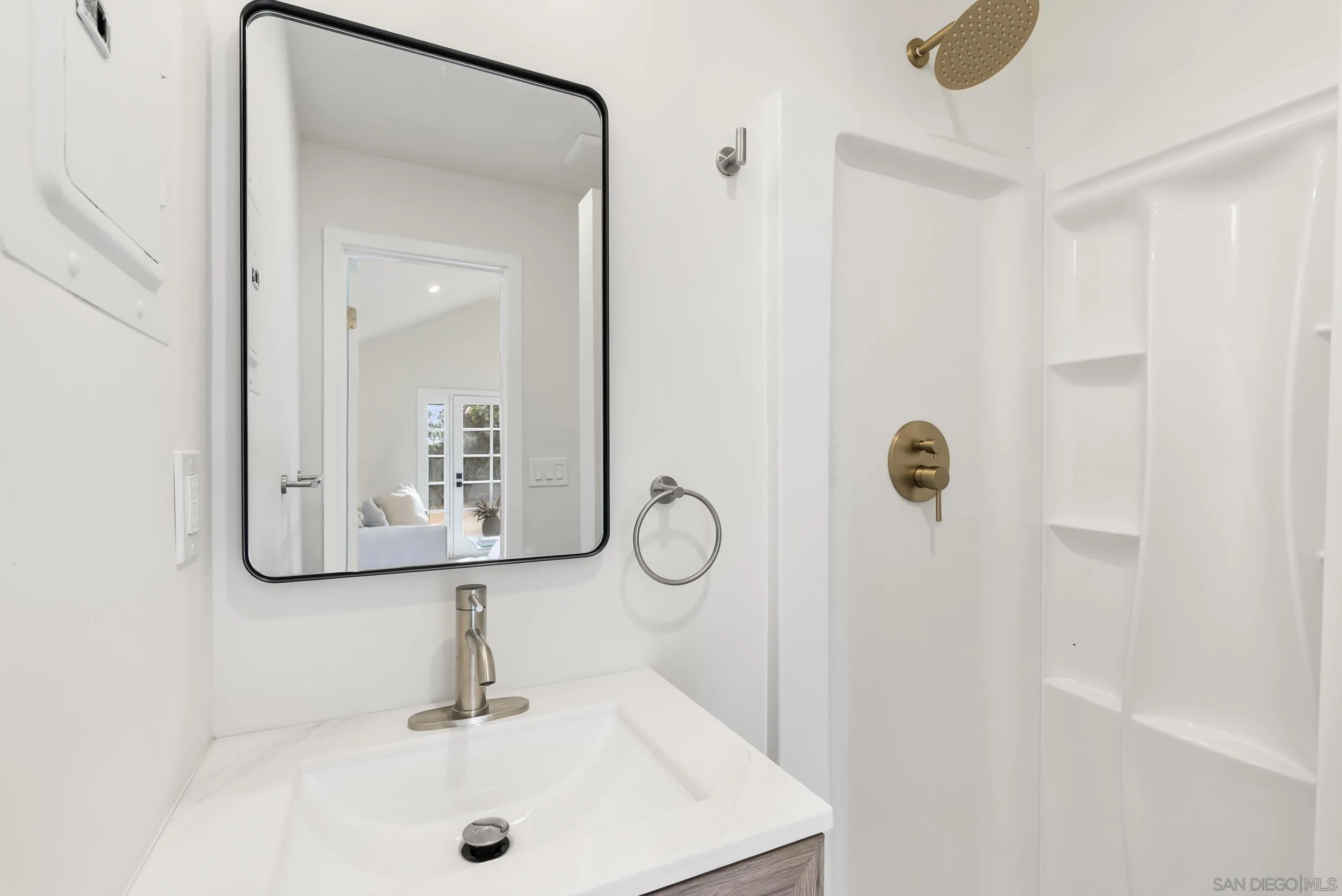 https://cdn.realtyfeed.com/cdn/127/250038028/ace98aee54020d811fb19a433c7d7f23.webp