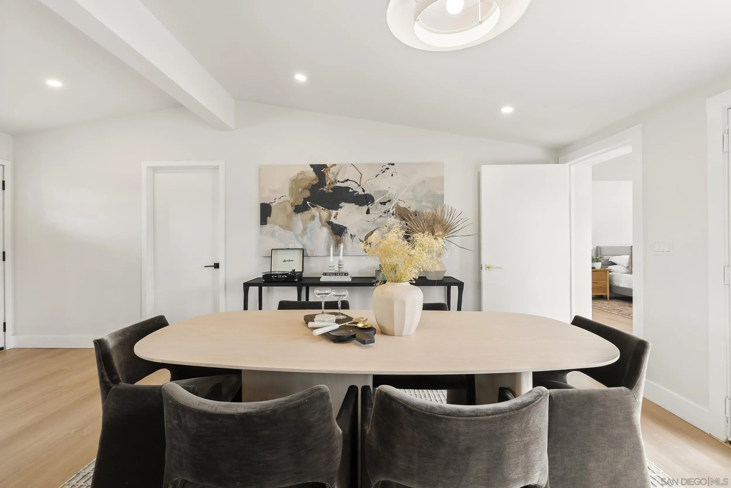 https://cdn.realtyfeed.com/cdn/127/250038028/ecda1247849951e434d4fafeeac2ffec.webp