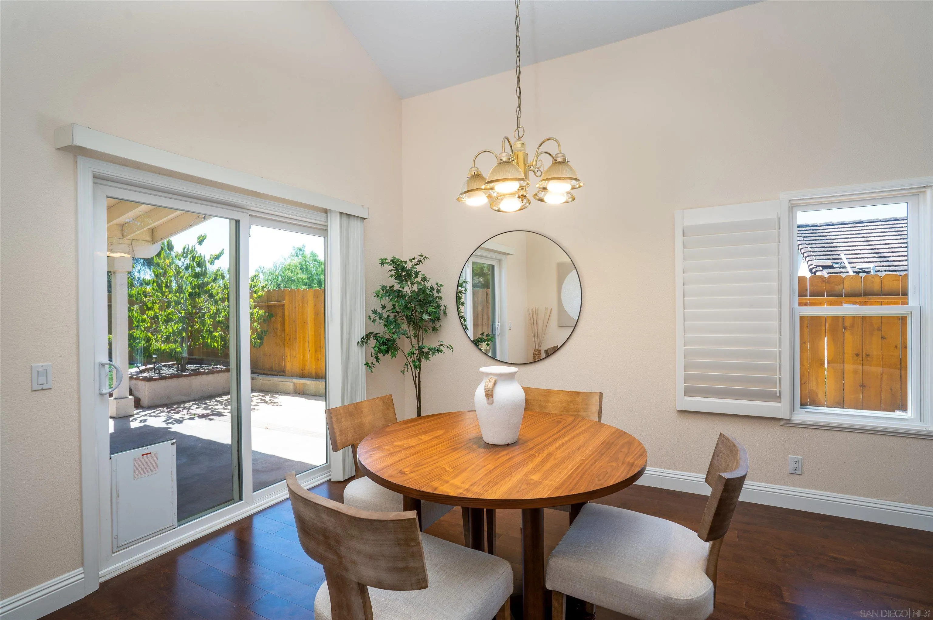 https://cdn.realtyfeed.com/cdn/127/250038029/c8a70f8d2109eecc0c32afbeec3d6750.webp