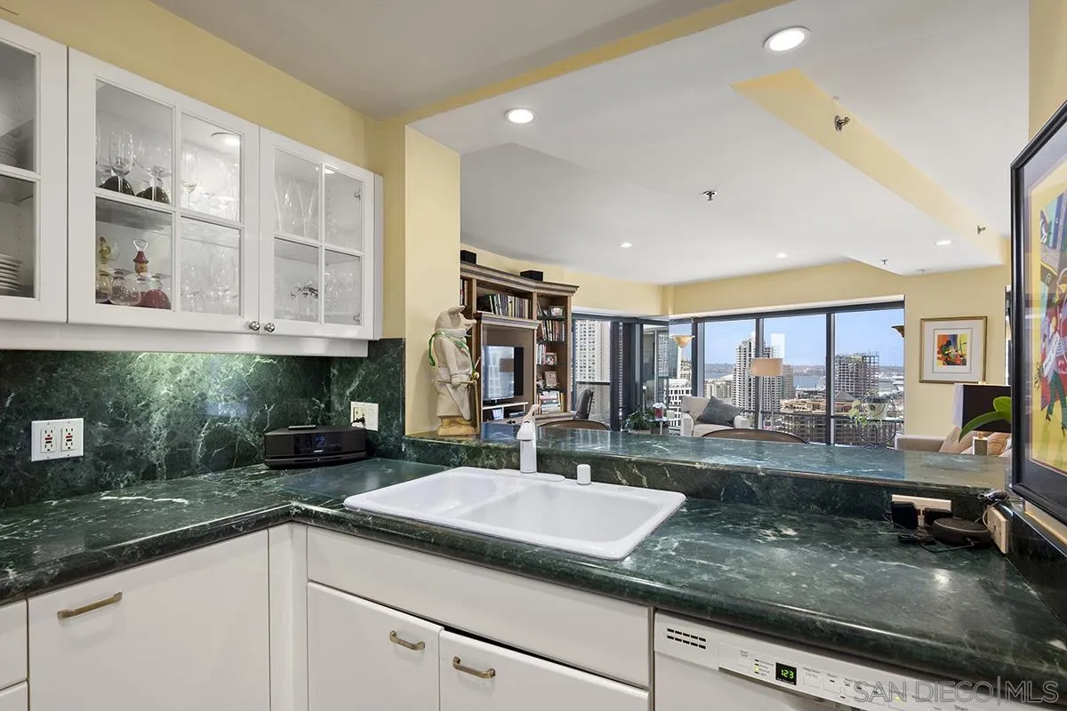 https://cdn.realtyfeed.com/cdn/127/250038031/67a5524a3a13da5294b8f4d878de76ec.webp