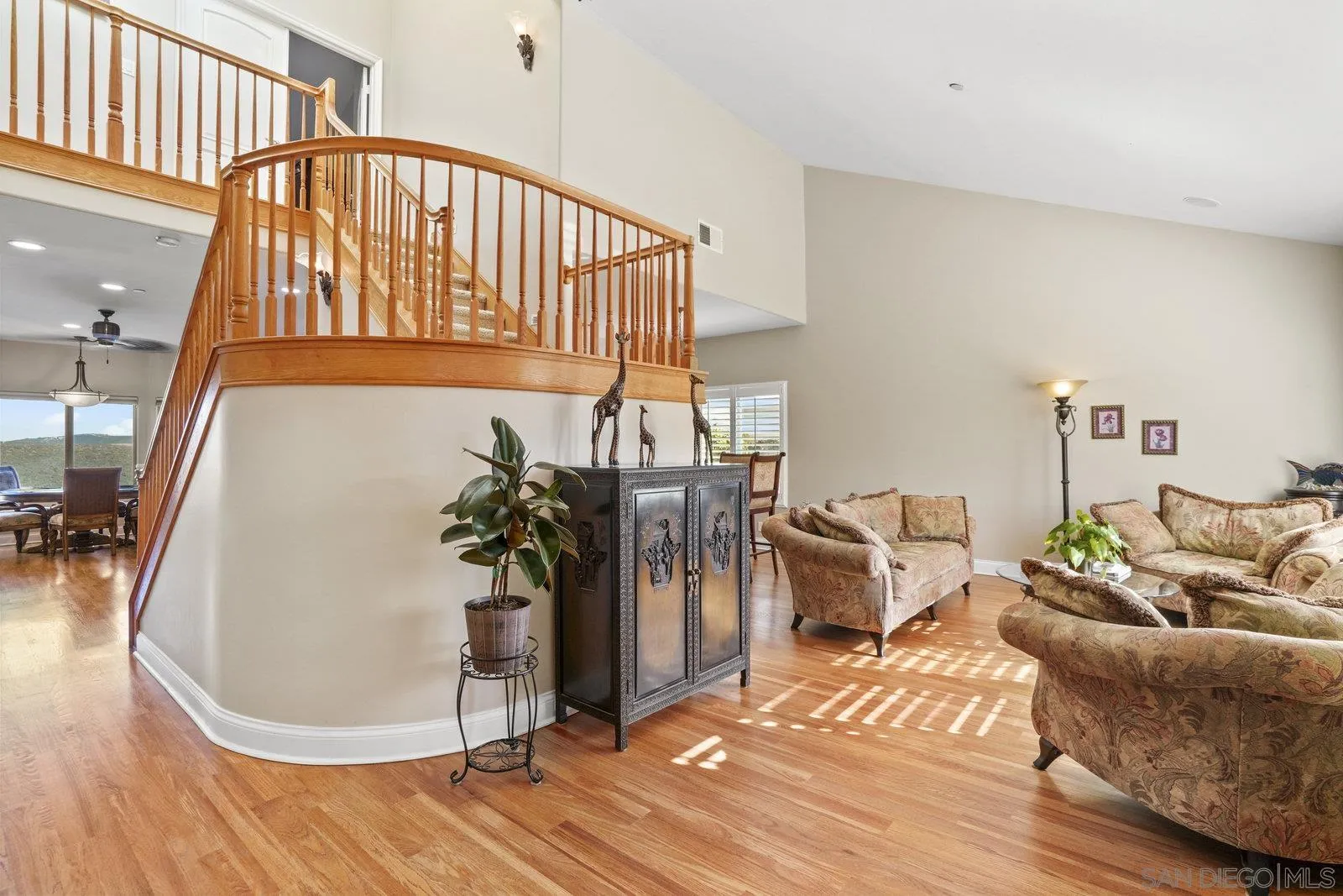 https://cdn.realtyfeed.com/cdn/127/250038032/17b10a705a86972324514794ece15992.webp