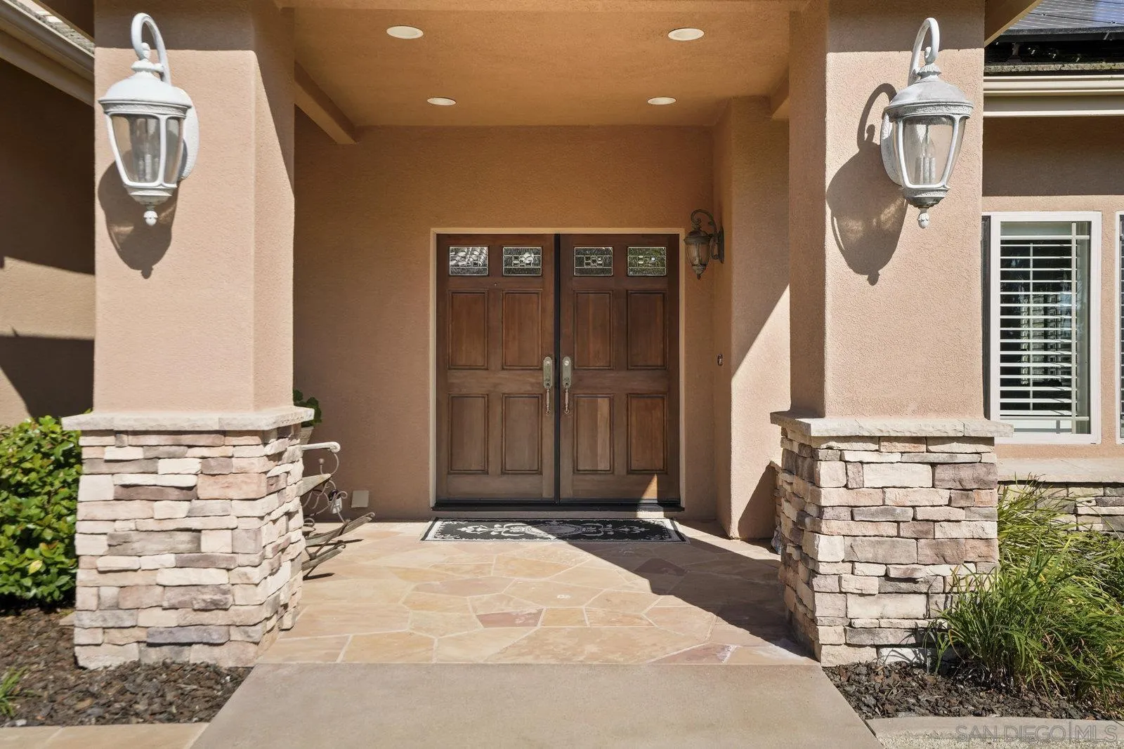 https://cdn.realtyfeed.com/cdn/127/250038032/20bb2ec6cd749cbec8dc0f80e02ee506.webp