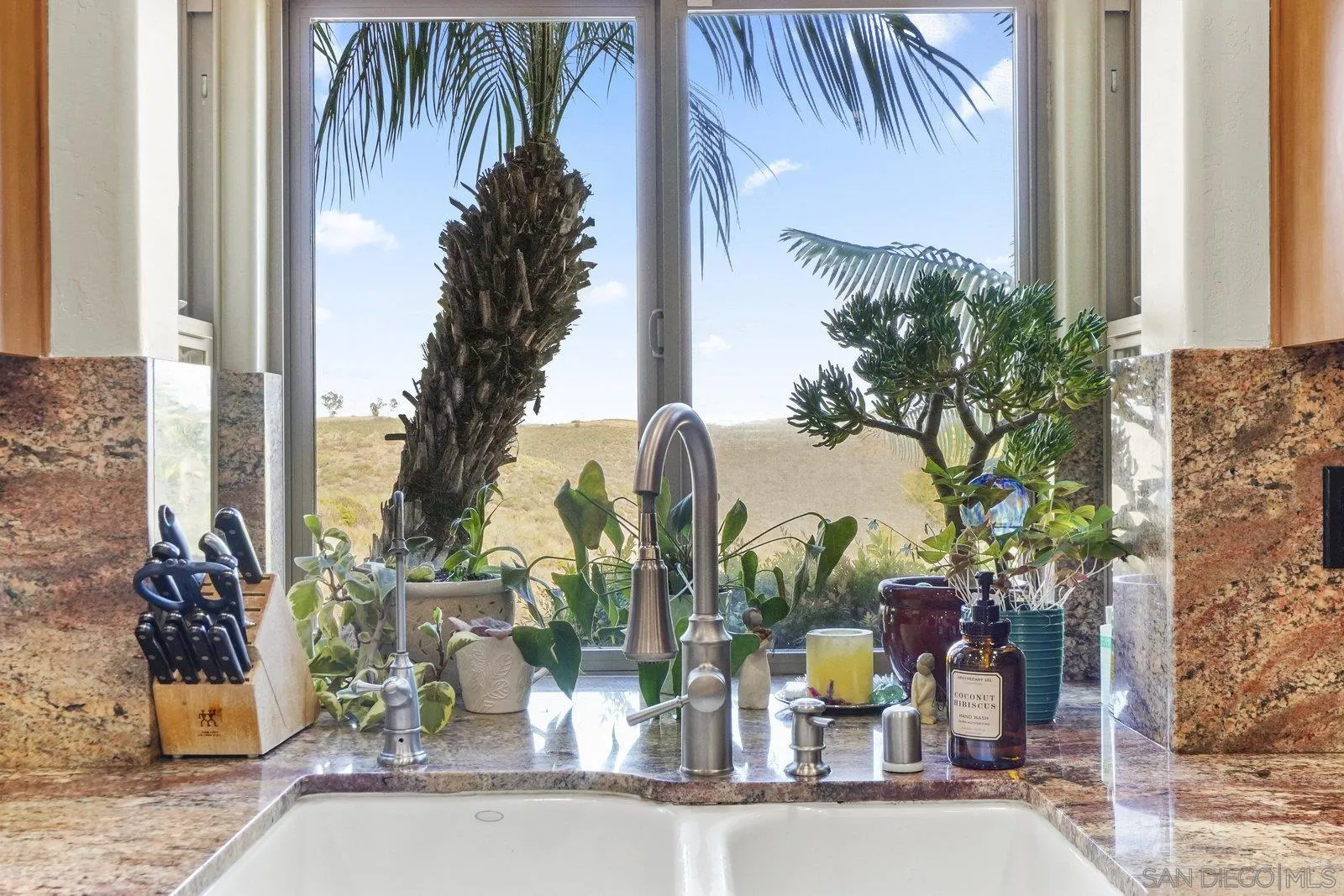 https://cdn.realtyfeed.com/cdn/127/250038032/7a22f97654fa624aee01d7044521234d.webp