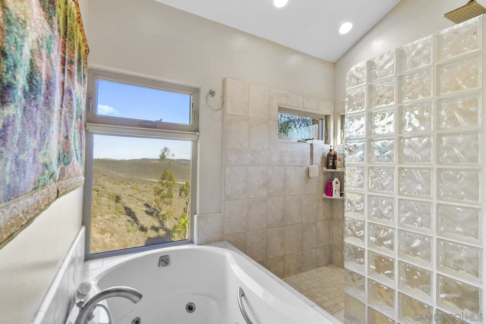 https://cdn.realtyfeed.com/cdn/127/250038032/88958cd25c43bdce017dc3ab90e9e845.webp