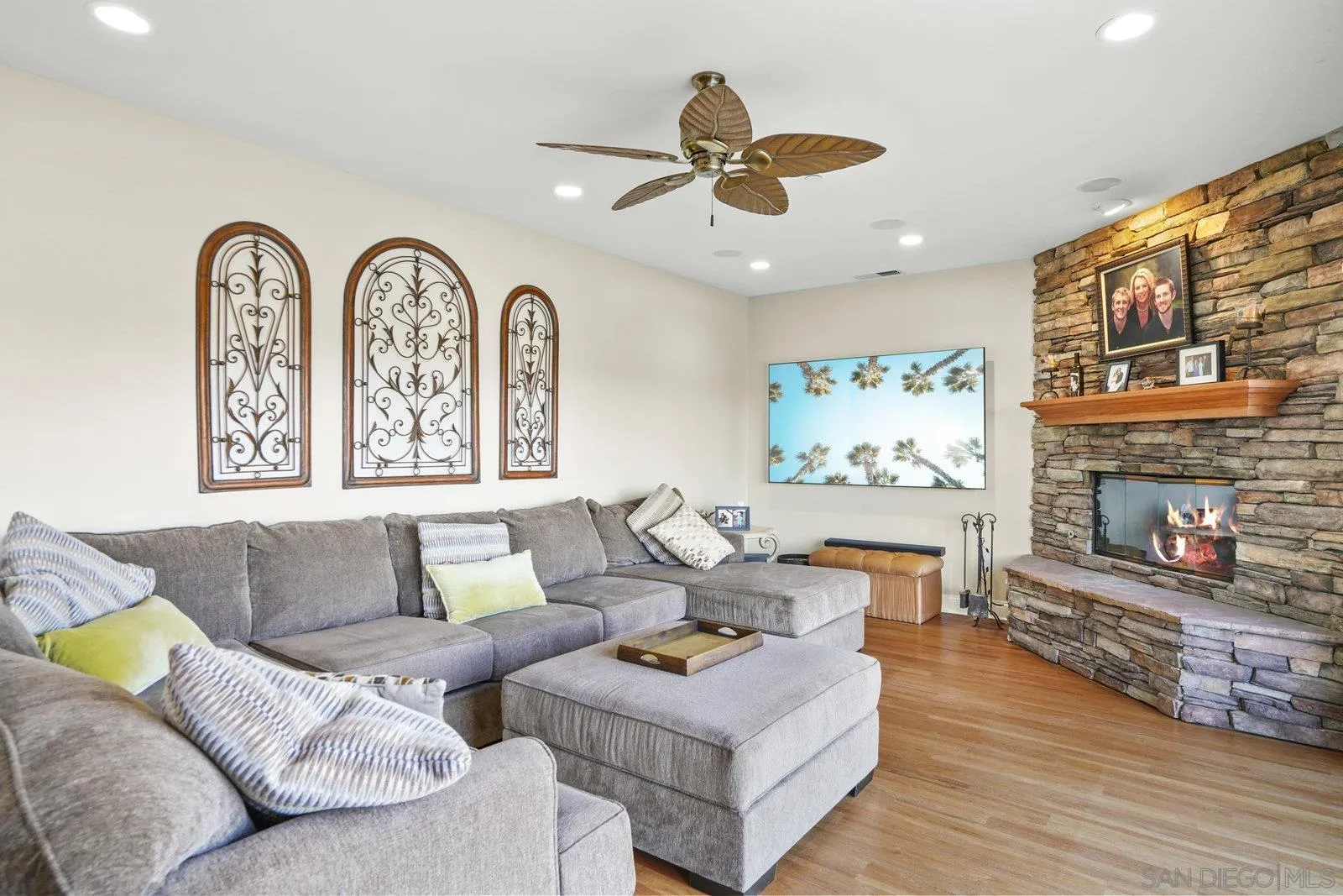 https://cdn.realtyfeed.com/cdn/127/250038032/889dbae721e6fcd4a274a1bc53e8c8e0.webp