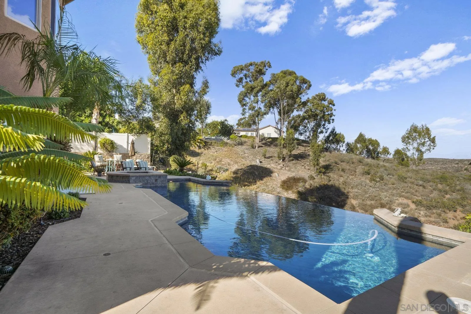 https://cdn.realtyfeed.com/cdn/127/250038032/c569672ba8aa58f1f576735a65426ba4.webp