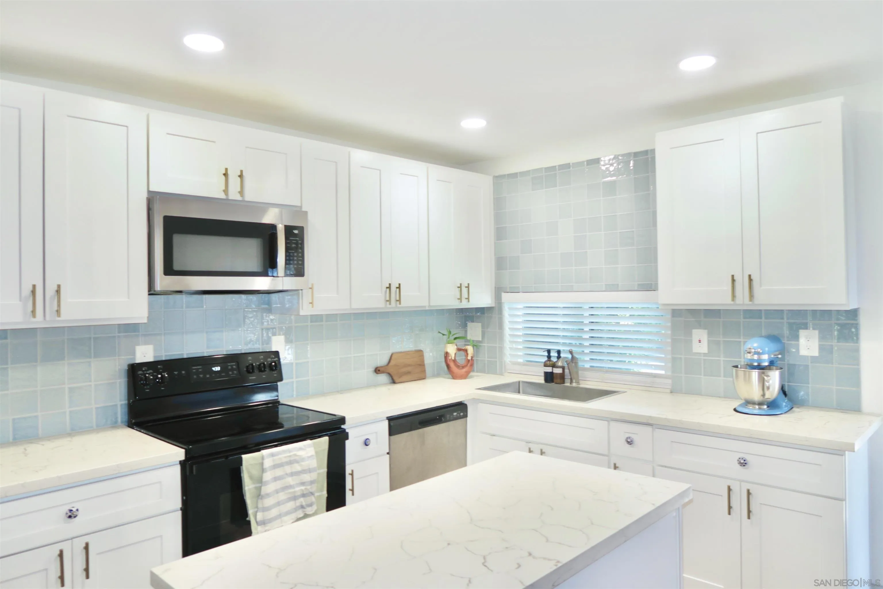 Browse active condo listings in CLAIREMONT