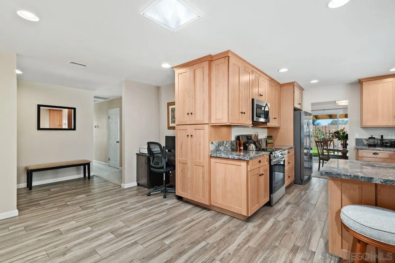 https://cdn.realtyfeed.com/cdn/127/250038041/34f8ad1c1d598bce583390f355cda7d6.webp