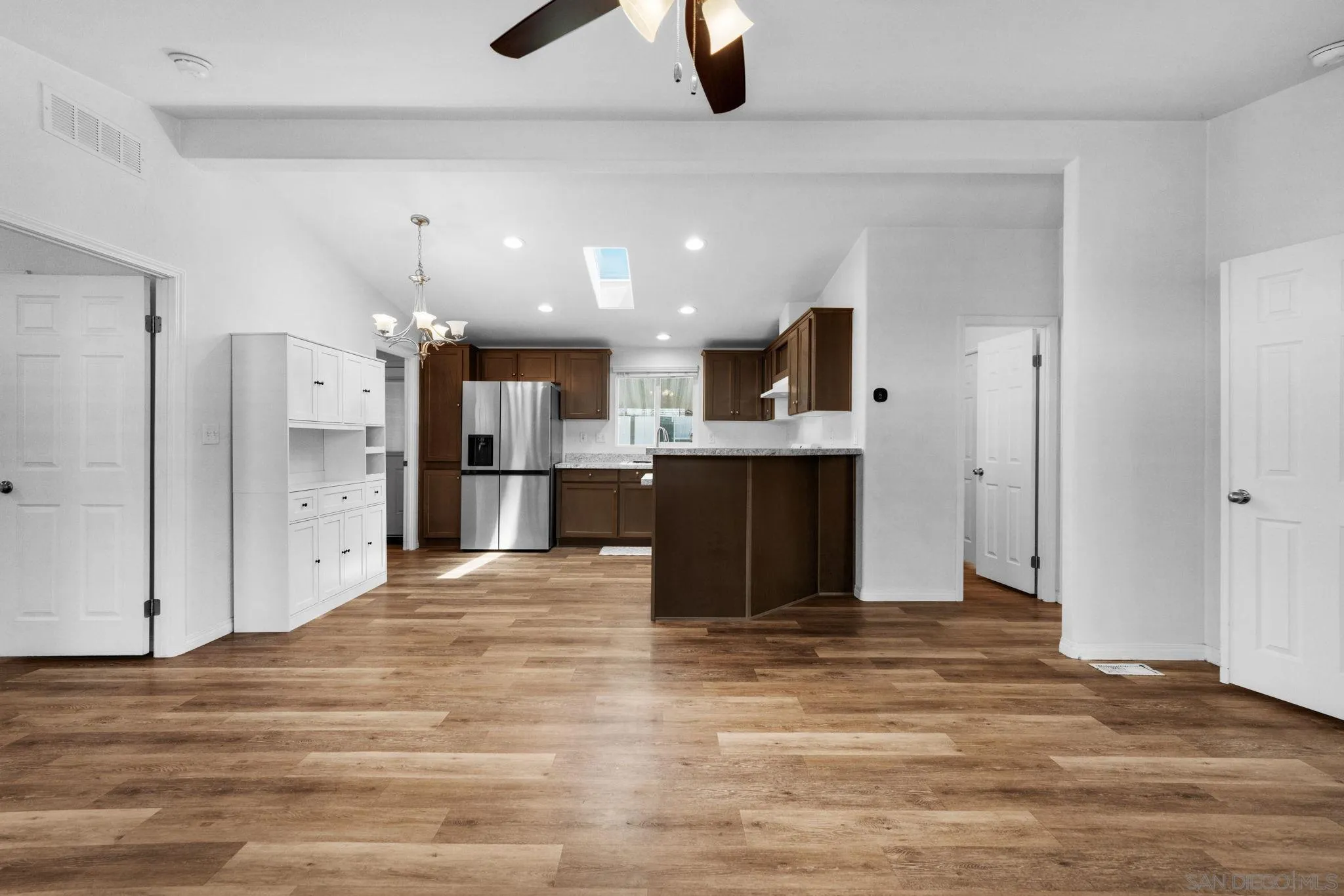 https://cdn.realtyfeed.com/cdn/127/250038046/06fcf3813c083ba0a8e6f307bbbc1e51.webp
