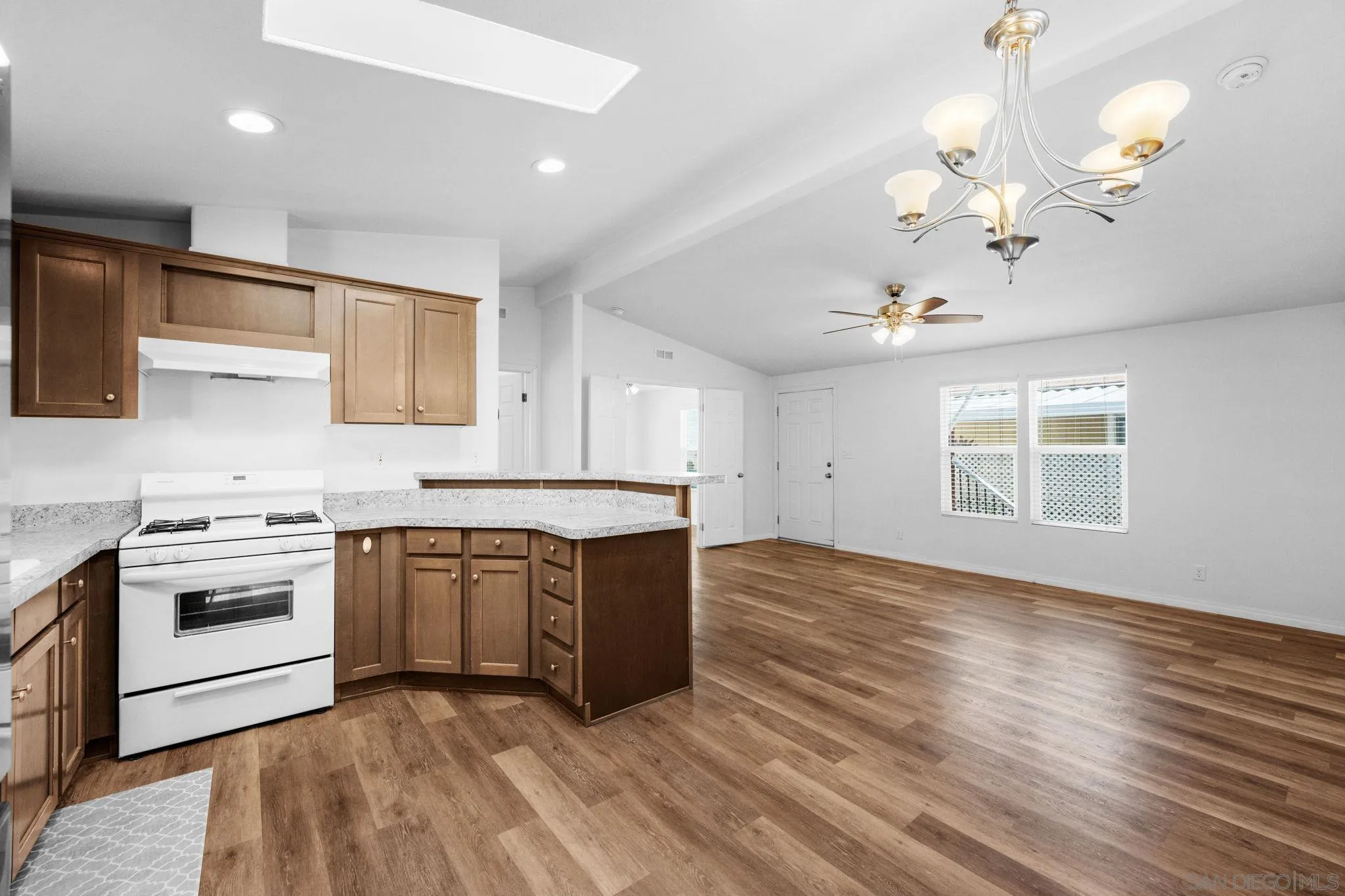 https://cdn.realtyfeed.com/cdn/127/250038046/2a6ce9958cca449de9b8931330c4fdbf.webp