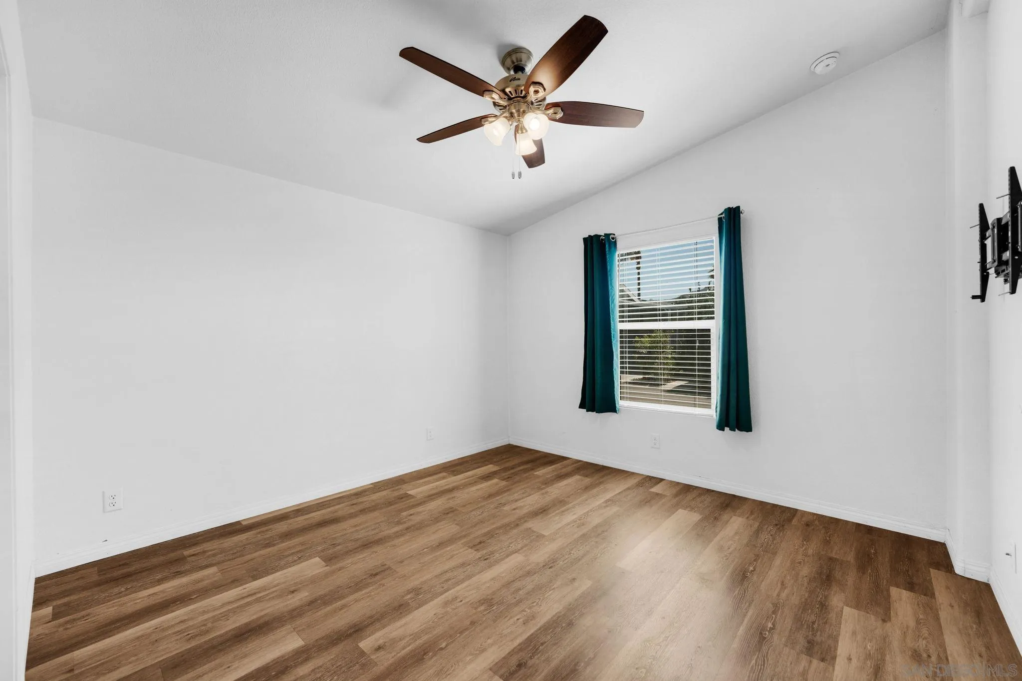 https://cdn.realtyfeed.com/cdn/127/250038046/488388d8c67623f4d4ec94fc91ffbd5f.webp