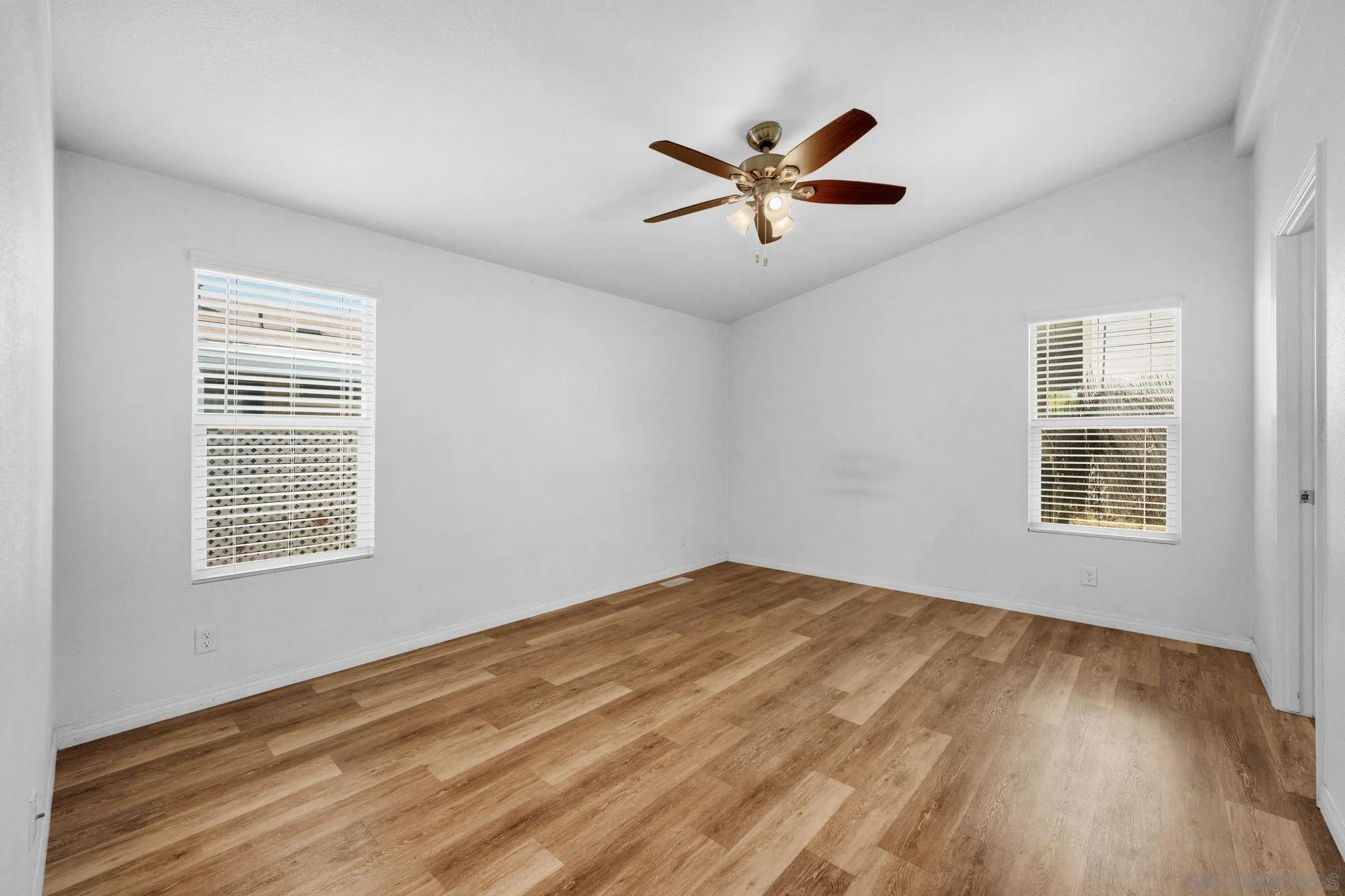 https://cdn.realtyfeed.com/cdn/127/250038046/5164d7bf16b0ad77a18d08c84df9b7c8.webp
