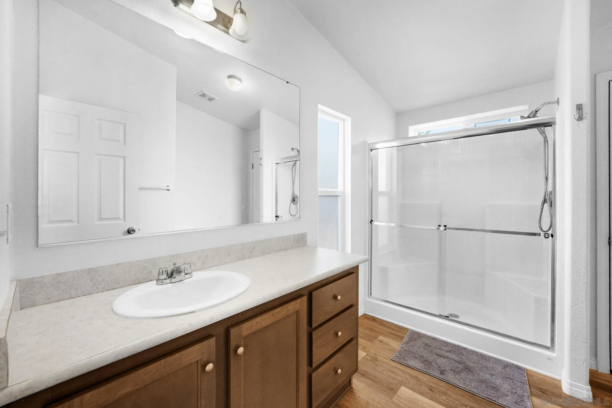 https://cdn.realtyfeed.com/cdn/127/250038046/73c274466d4da9baab343eec6f0cca50.webp