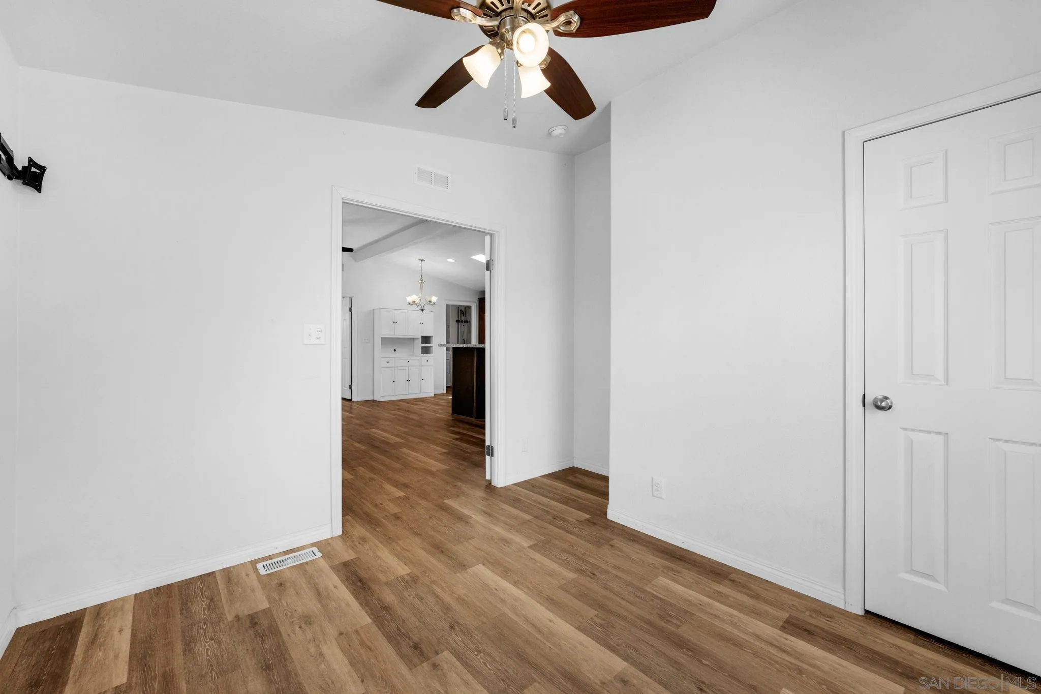 https://cdn.realtyfeed.com/cdn/127/250038046/903ada9524375fbc67be18f125be2188.webp