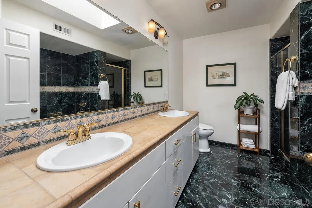 https://cdn.realtyfeed.com/cdn/127/250038047/0e1e4c5ddff6975b8394ecb13c9abad6.webp