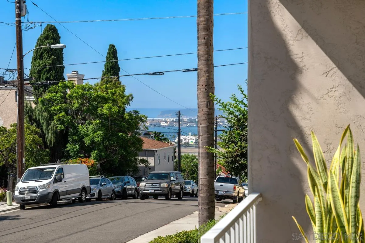 https://cdn.realtyfeed.com/cdn/127/250038047/c2defb2b1e983d068e7f7c69bd4d99b2.webp