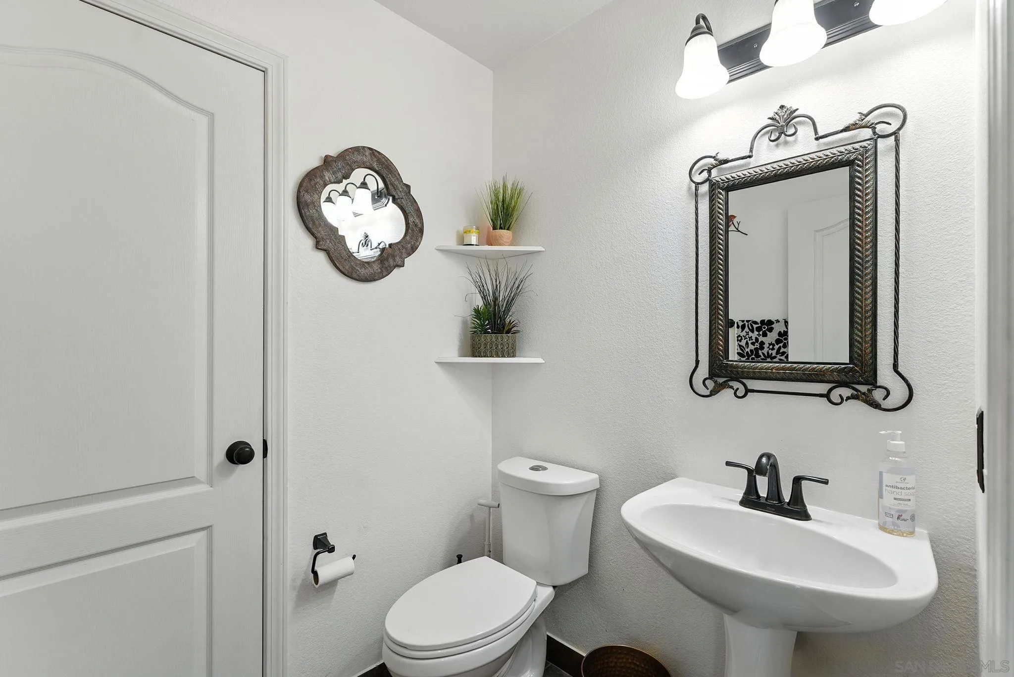 https://cdn.realtyfeed.com/cdn/127/250038052/8f600d10b33de8b7b9a7776dc5a31dc2.webp