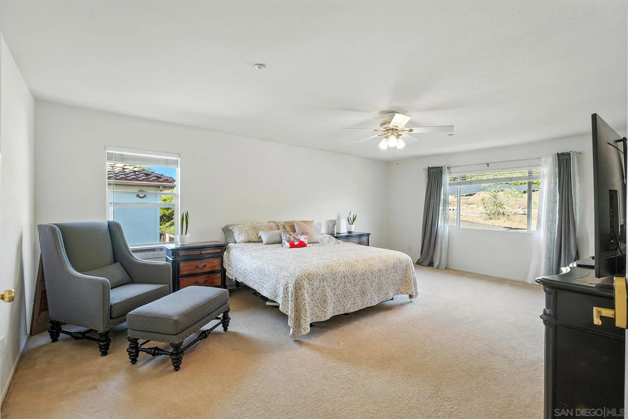 https://cdn.realtyfeed.com/cdn/127/250038052/ee35529340698f48e91cce7a4b9f20e8.webp
