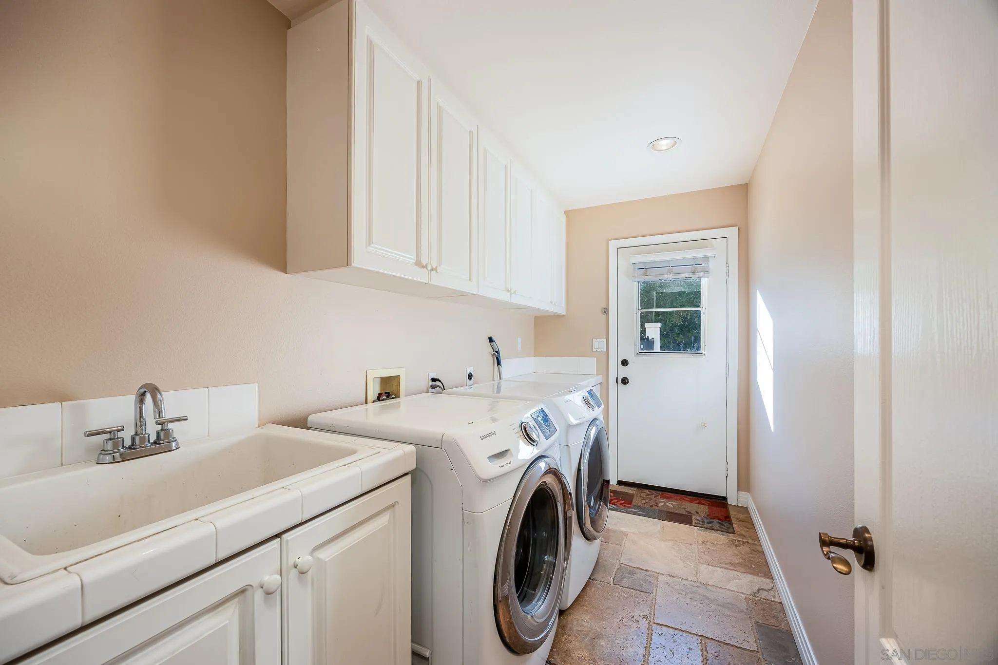 https://cdn.realtyfeed.com/cdn/127/250038053/2f013c18a4952ef447da8fed1ee0d713.webp
