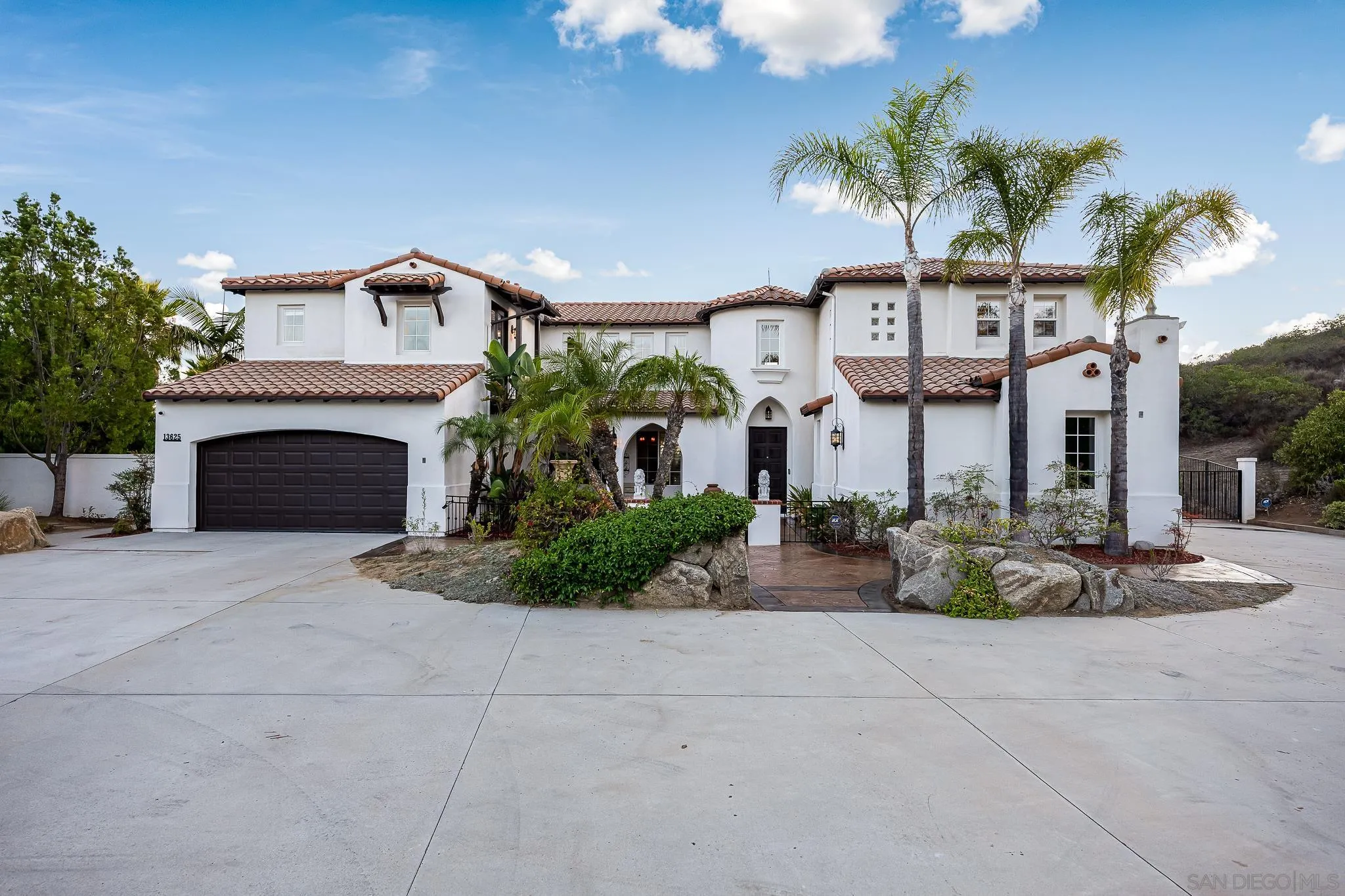 https://cdn.realtyfeed.com/cdn/127/250038053/51dc96004b07b7bc6675a54484dc707d.webp