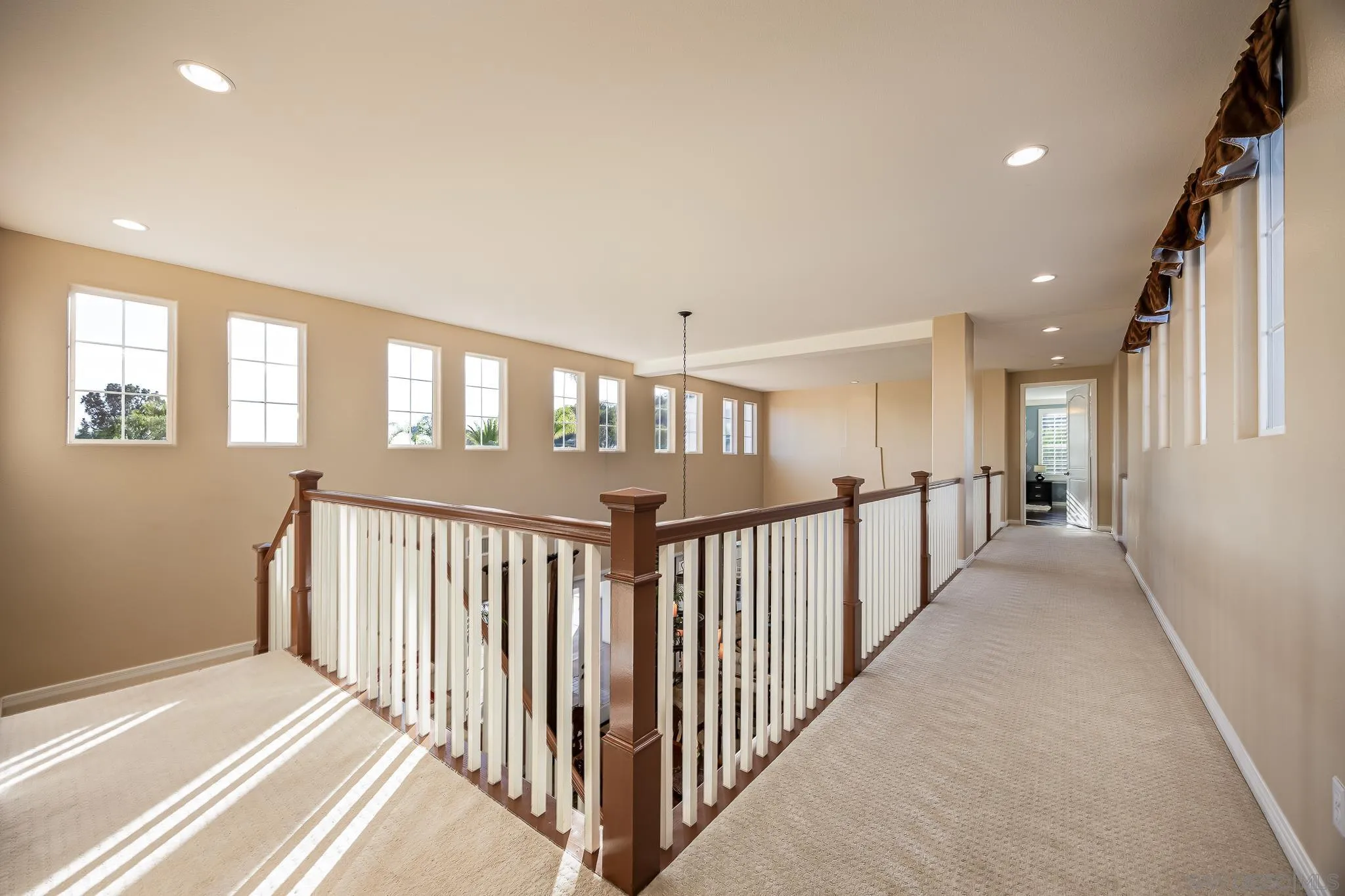 https://cdn.realtyfeed.com/cdn/127/250038053/fc717277975872df6e14749733d01528.webp
