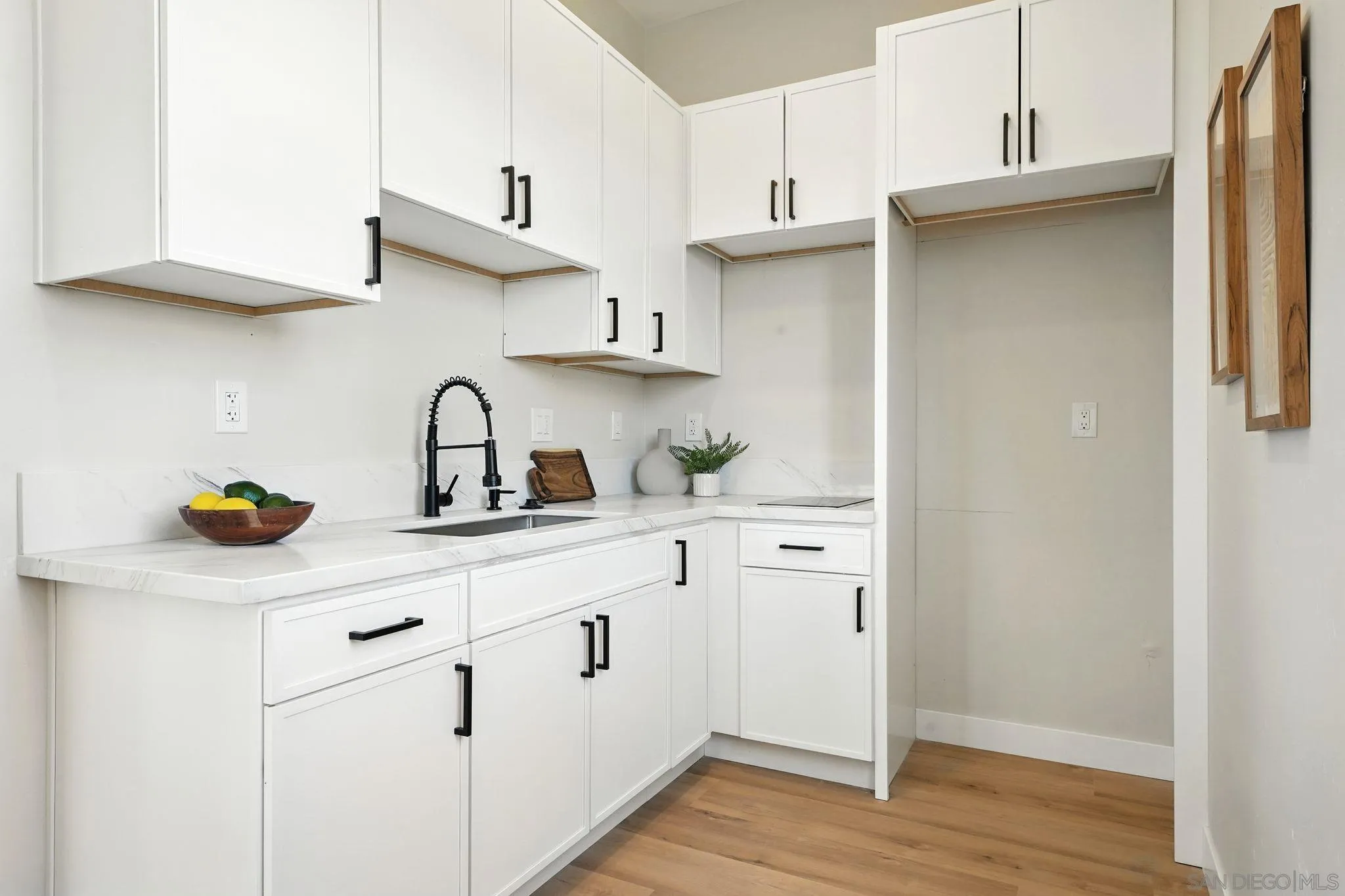 https://cdn.realtyfeed.com/cdn/127/250038059/59db31ff60e28d947e28bf54708105f6.webp