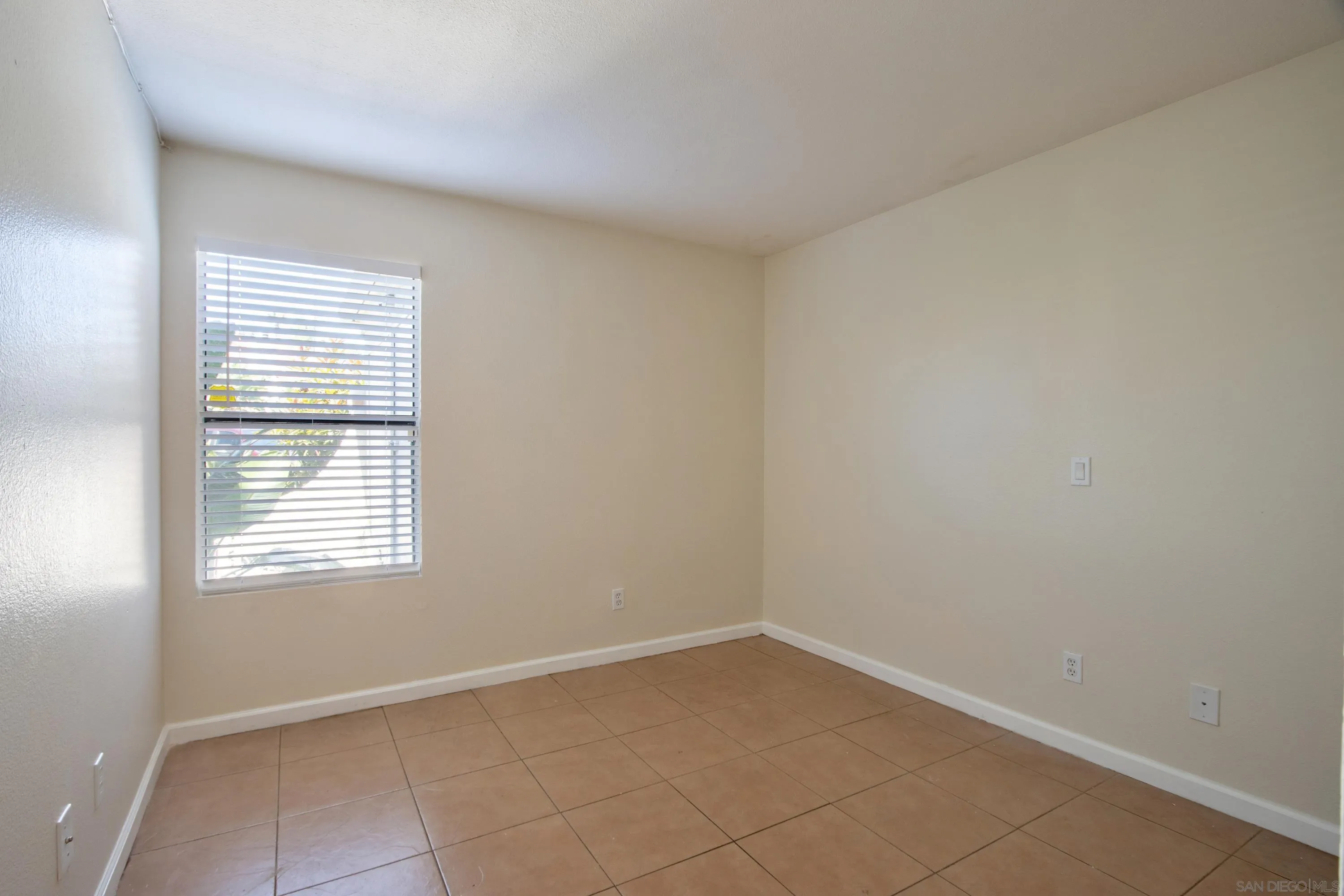 https://cdn.realtyfeed.com/cdn/127/250038060/374b6f685eae299538248e0955dc60db.webp