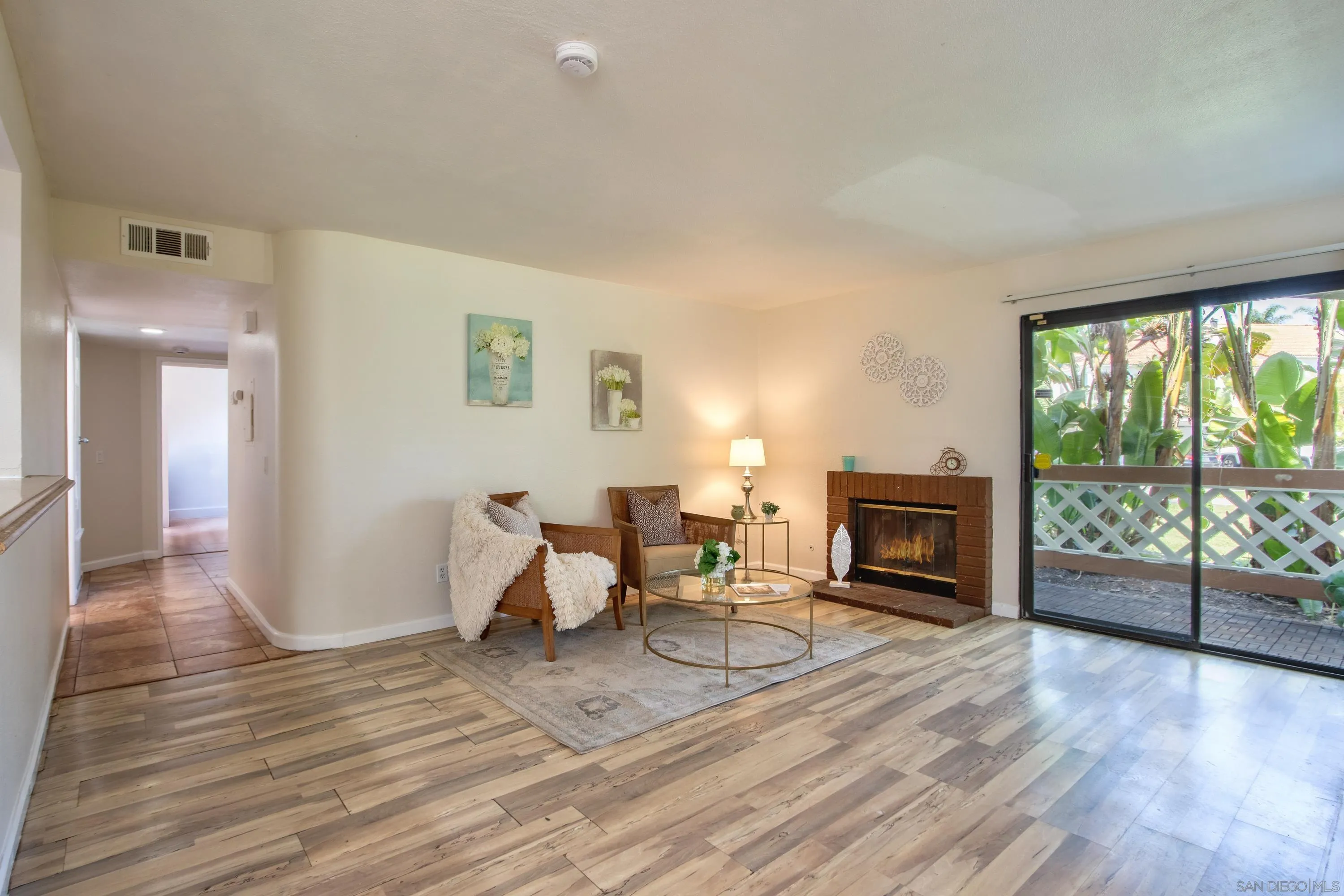 https://cdn.realtyfeed.com/cdn/127/250038060/7b128fd2564773812555265d3908ca18.webp